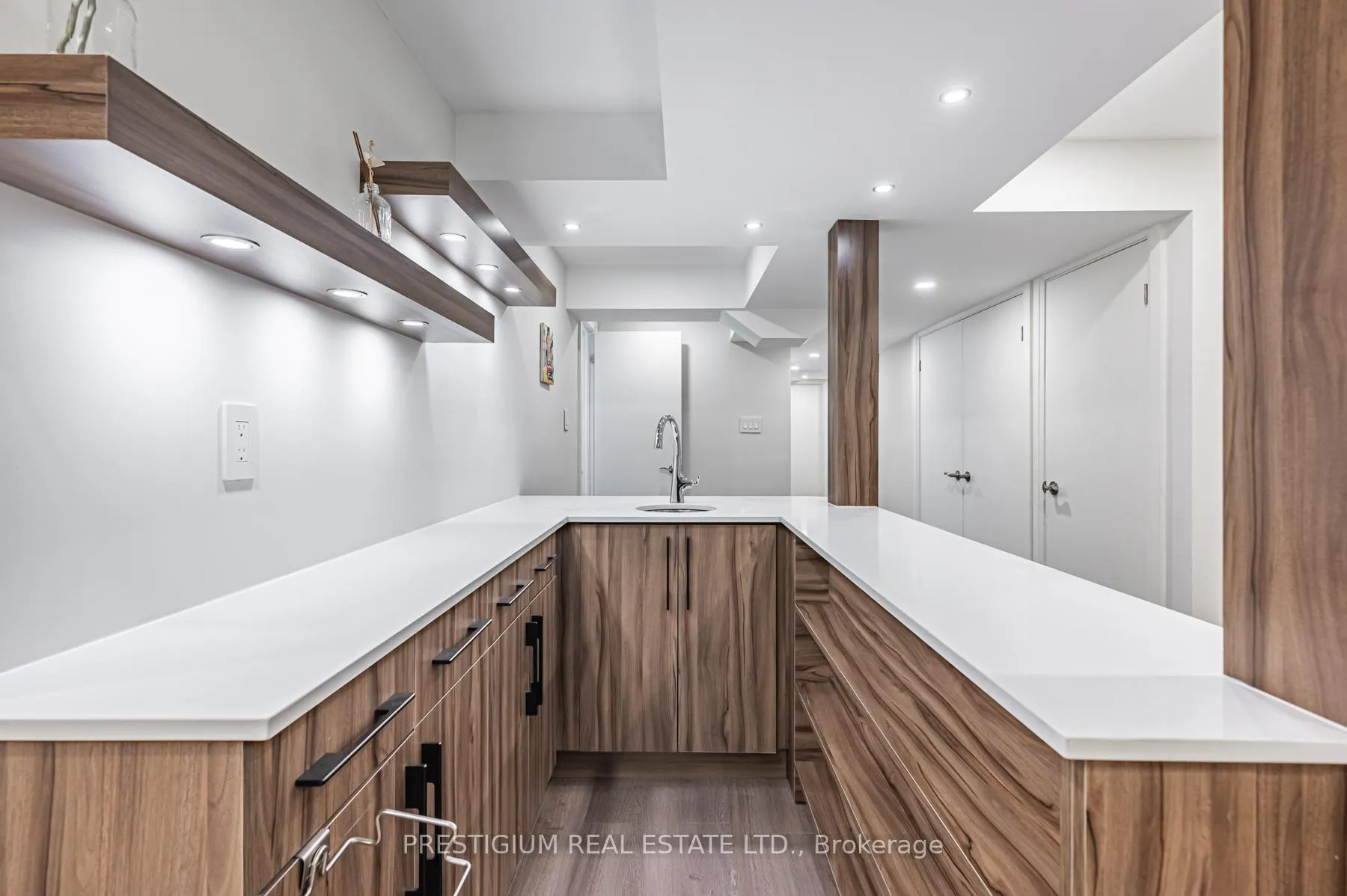 Photo 32 of 25 White Beach Crescent, Vaughan, Patterson — HOMEH