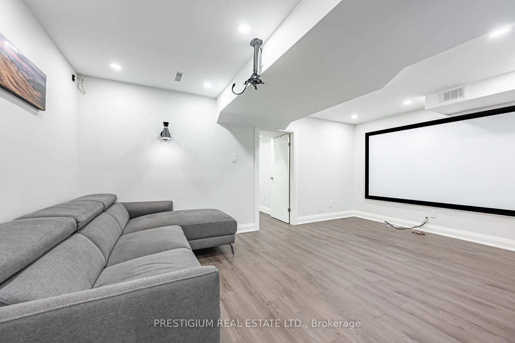 Photo 33 of 25 White Beach Crescent, Vaughan, Patterson — HOMEH