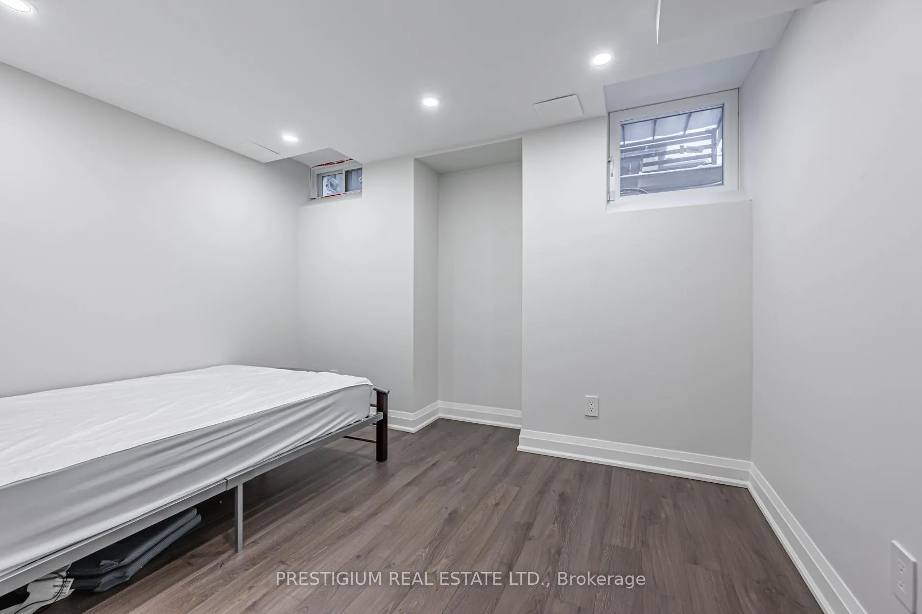 Photo 35 of 25 White Beach Crescent, Vaughan, Patterson — HOMEH