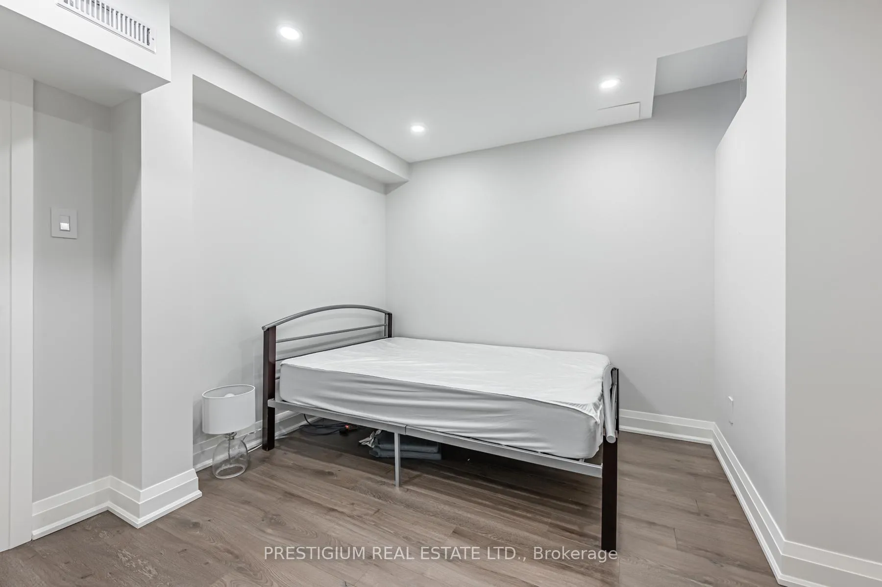 Photo 36 of 25 White Beach Crescent, Vaughan, Patterson — HOMEH