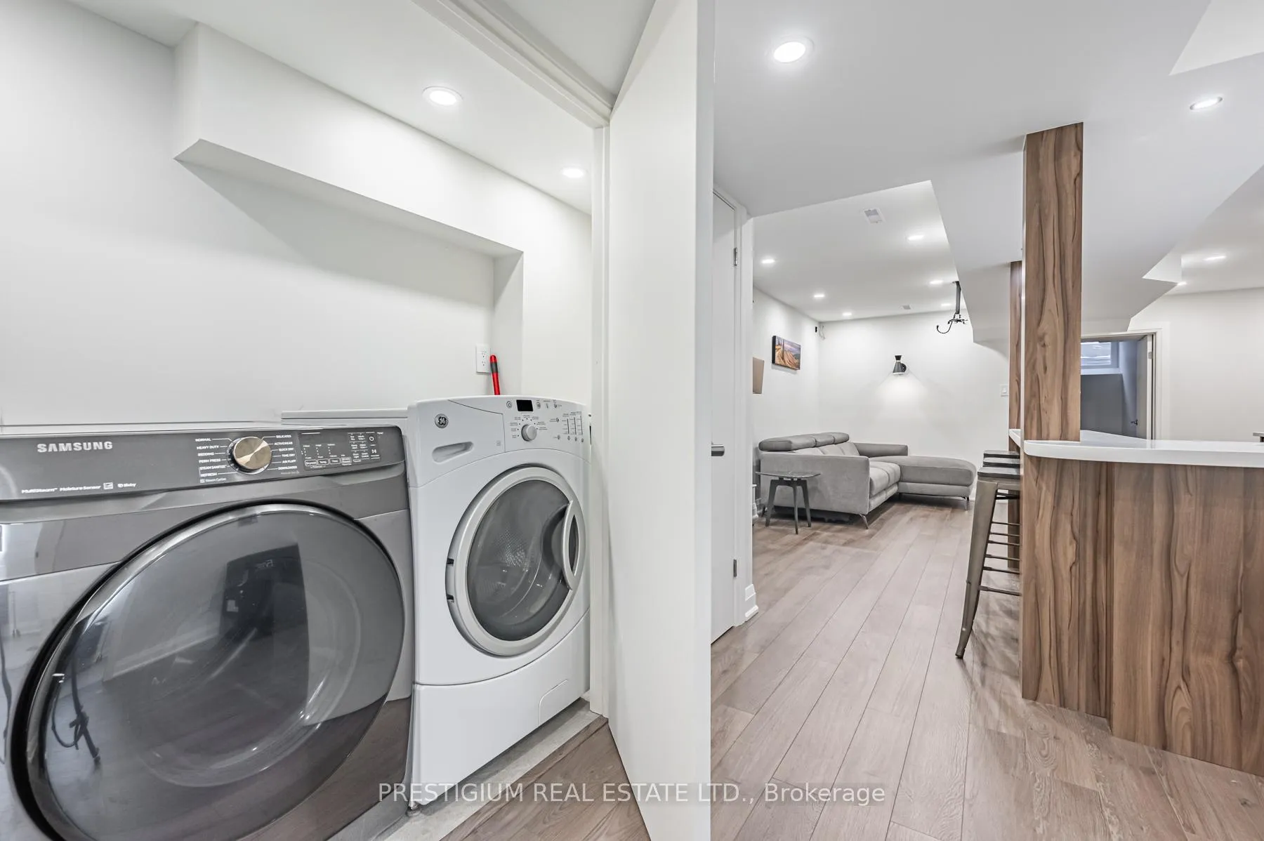 Photo 38 of 25 White Beach Crescent, Vaughan, Patterson — HOMEH
