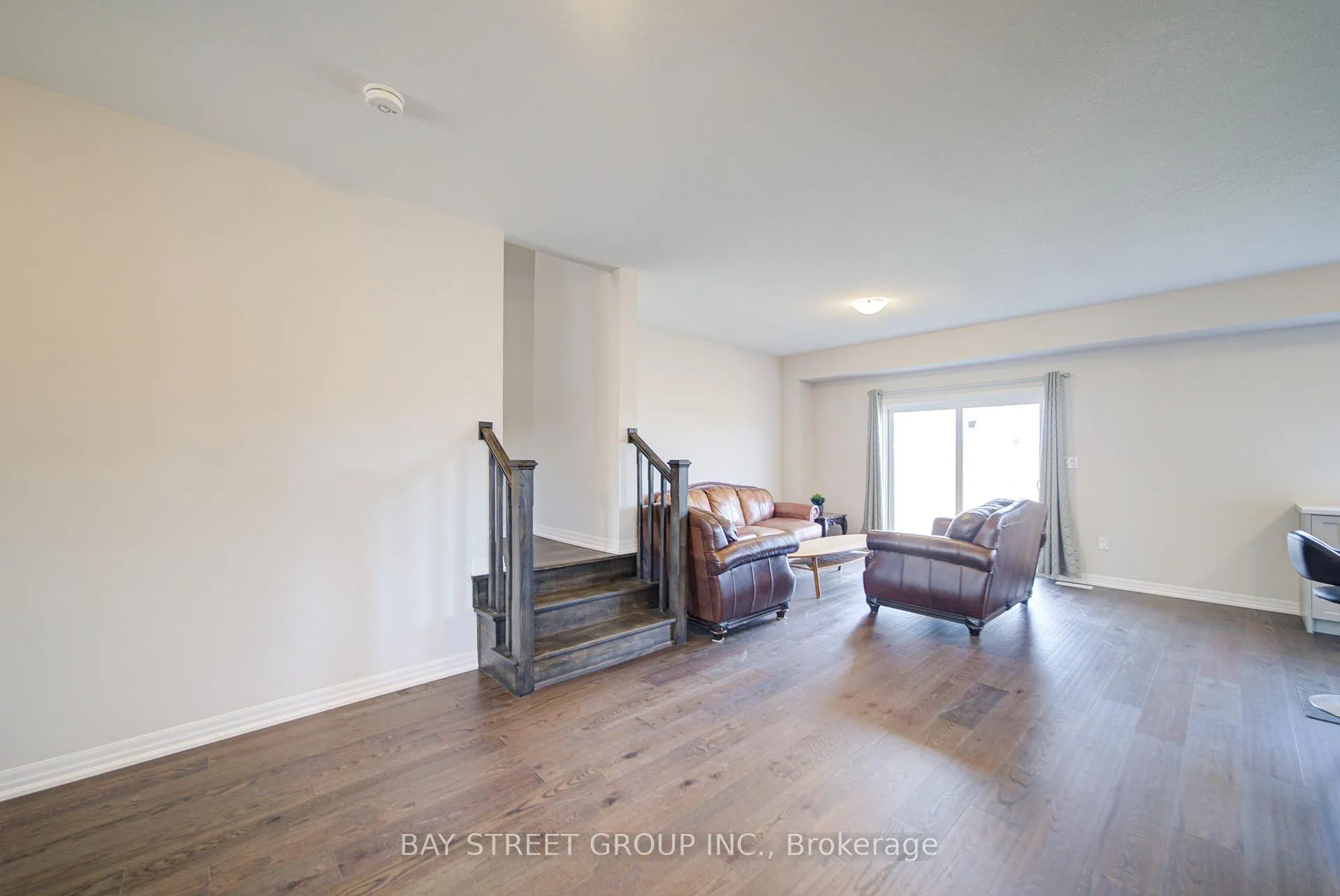 Photo 4 of 39 Meadowlark Drive, Port Colborne, Main Street — HOMEH