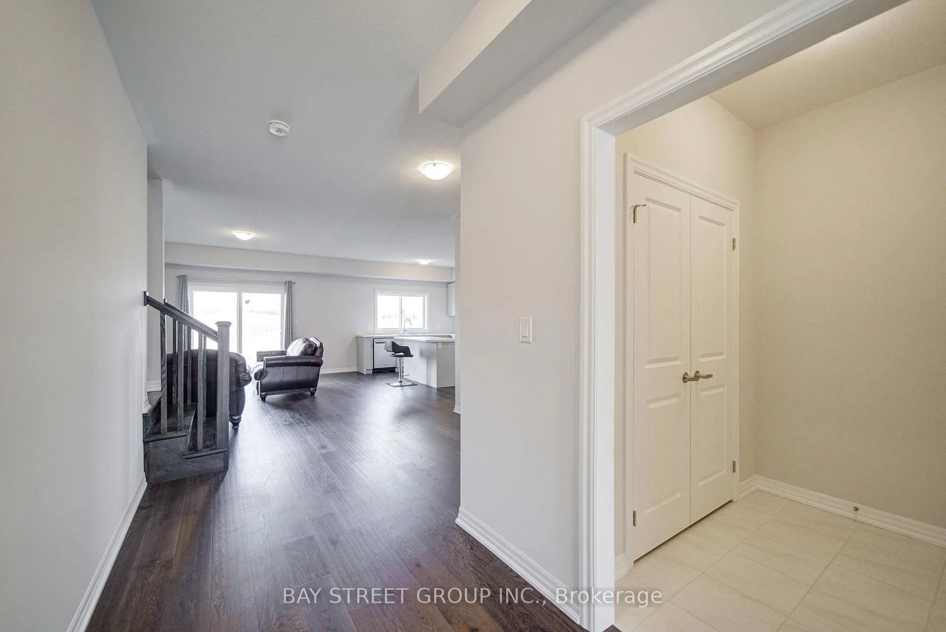 Photo 8 of 39 Meadowlark Drive, Port Colborne, Main Street — HOMEH