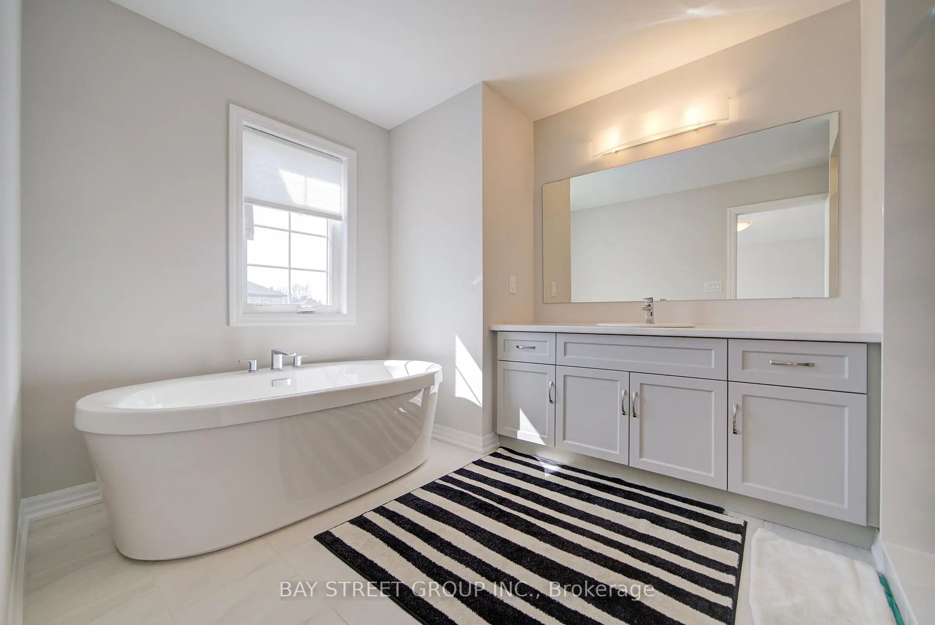 Photo 19 of 39 Meadowlark Drive, Port Colborne, Main Street — HOMEH