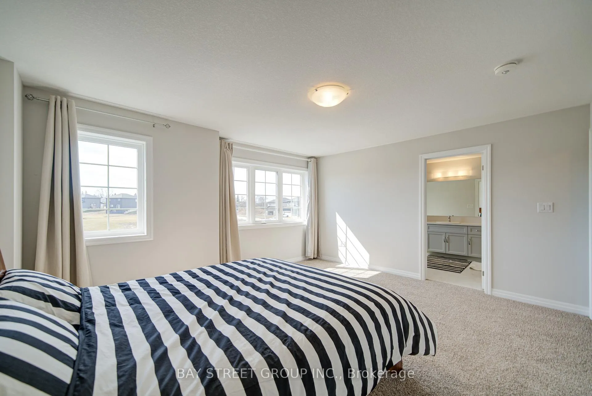 Photo 20 of 39 Meadowlark Drive, Port Colborne, Main Street — HOMEH