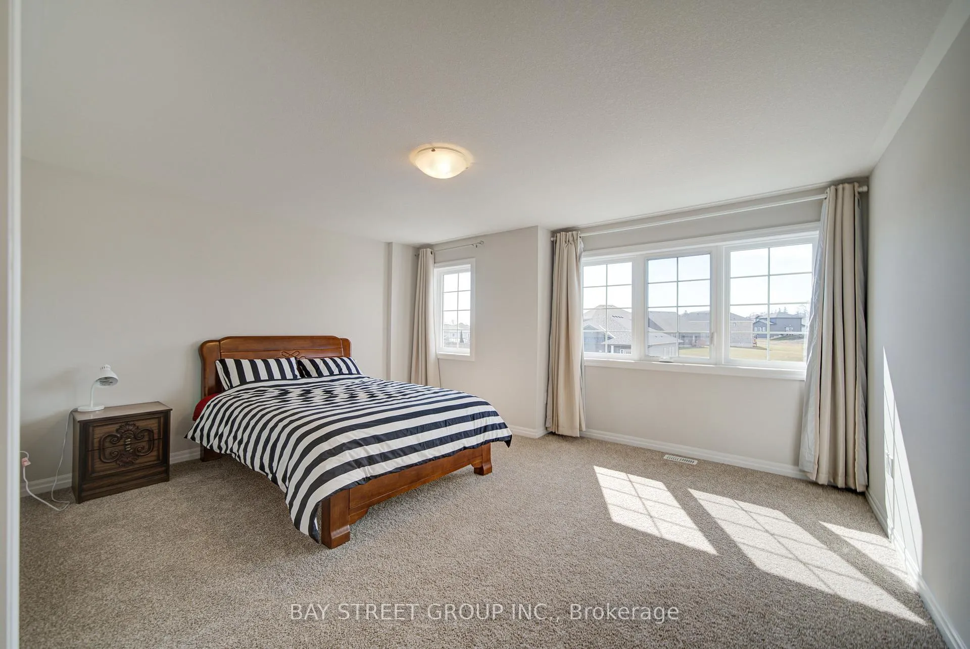 Photo 21 of 39 Meadowlark Drive, Port Colborne, Main Street — HOMEH
