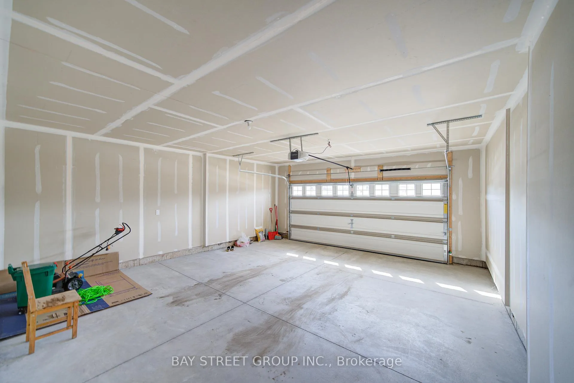 Photo 26 of 39 Meadowlark Drive, Port Colborne, Main Street — HOMEH