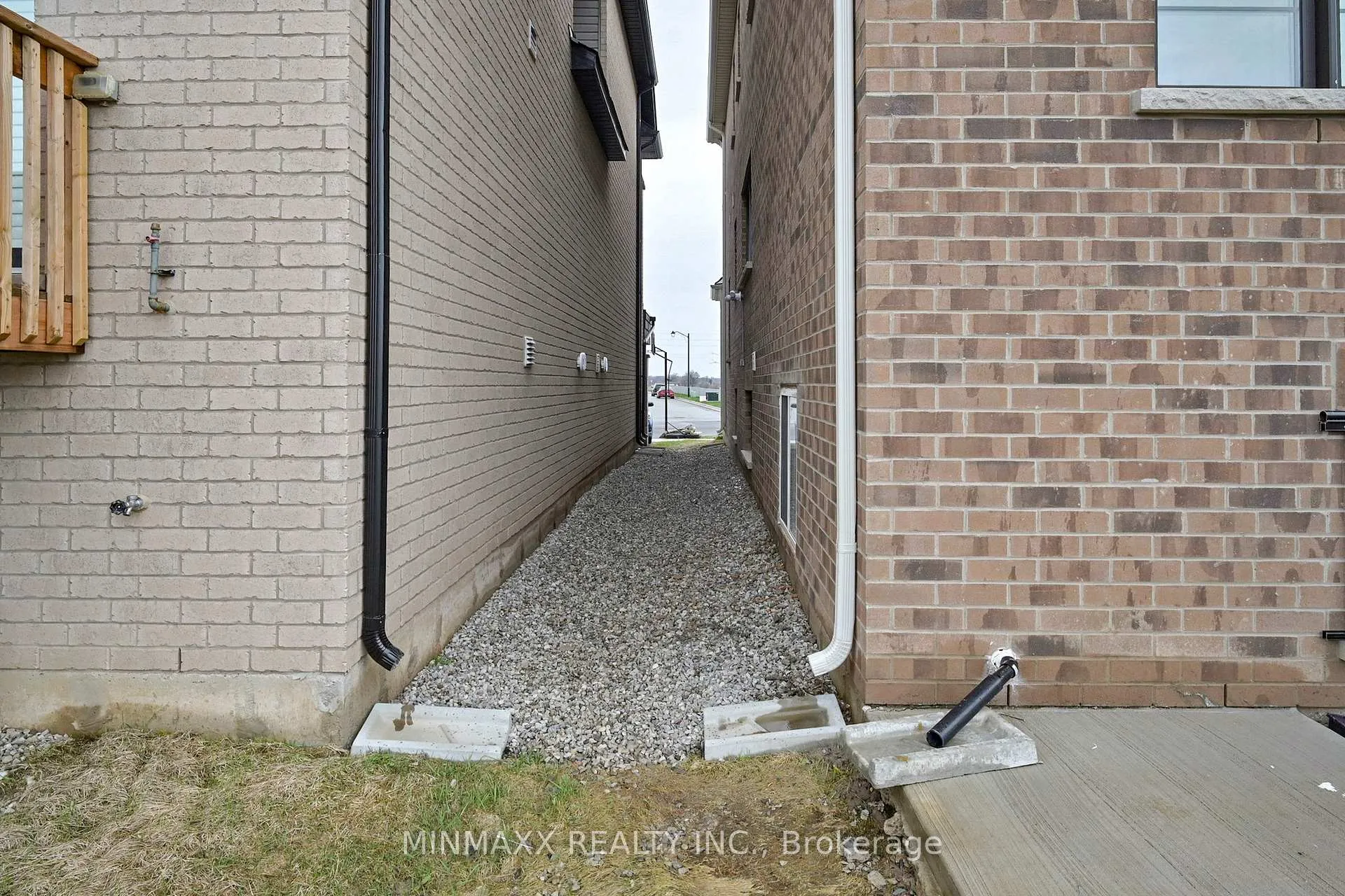 Photo 32 of 1382 Leriche Way, Milton, Bowes — HOMEH