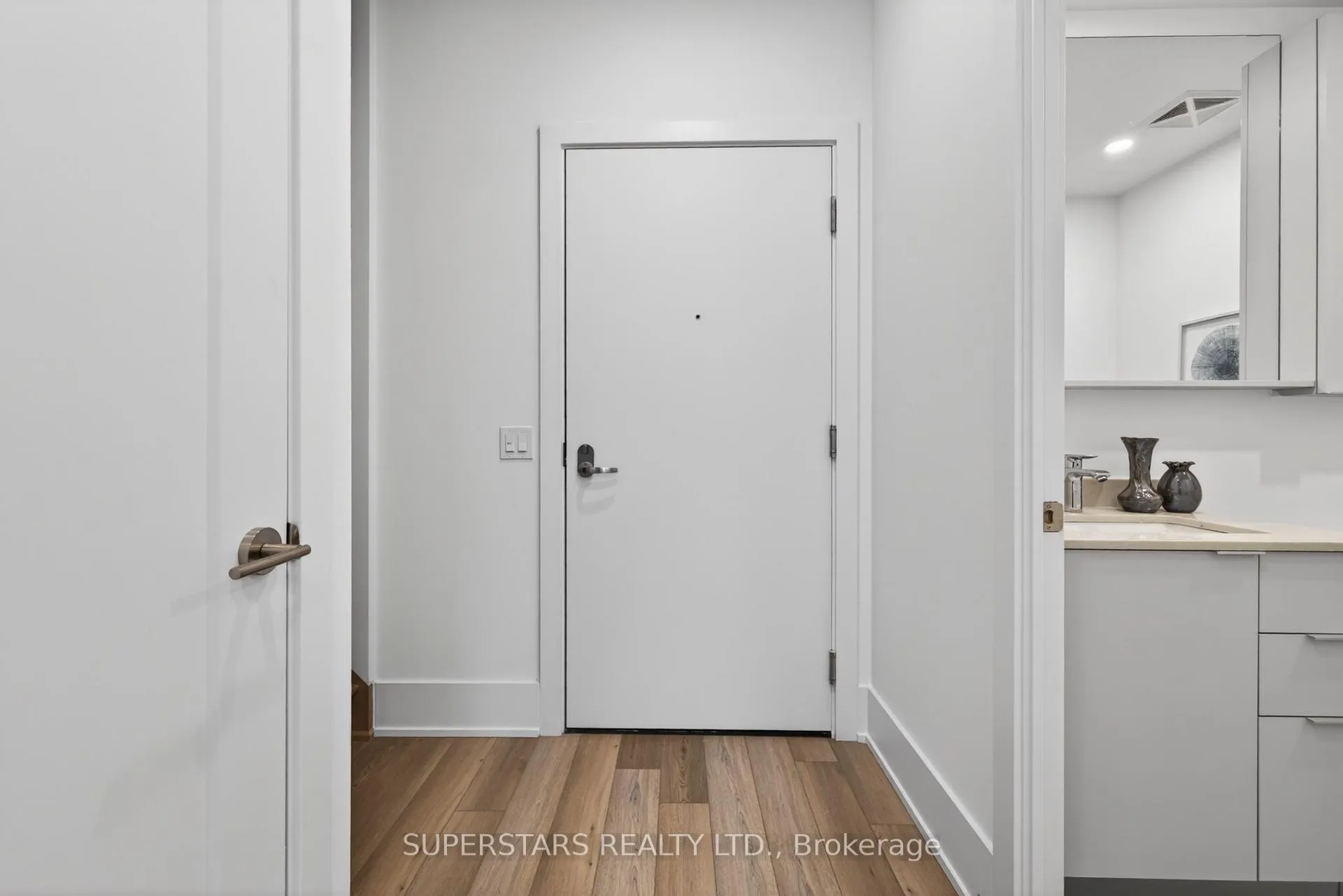 Photo 7 of Unit W118, 8 Cedarland Drive, Markham, Unionville — HOMEH