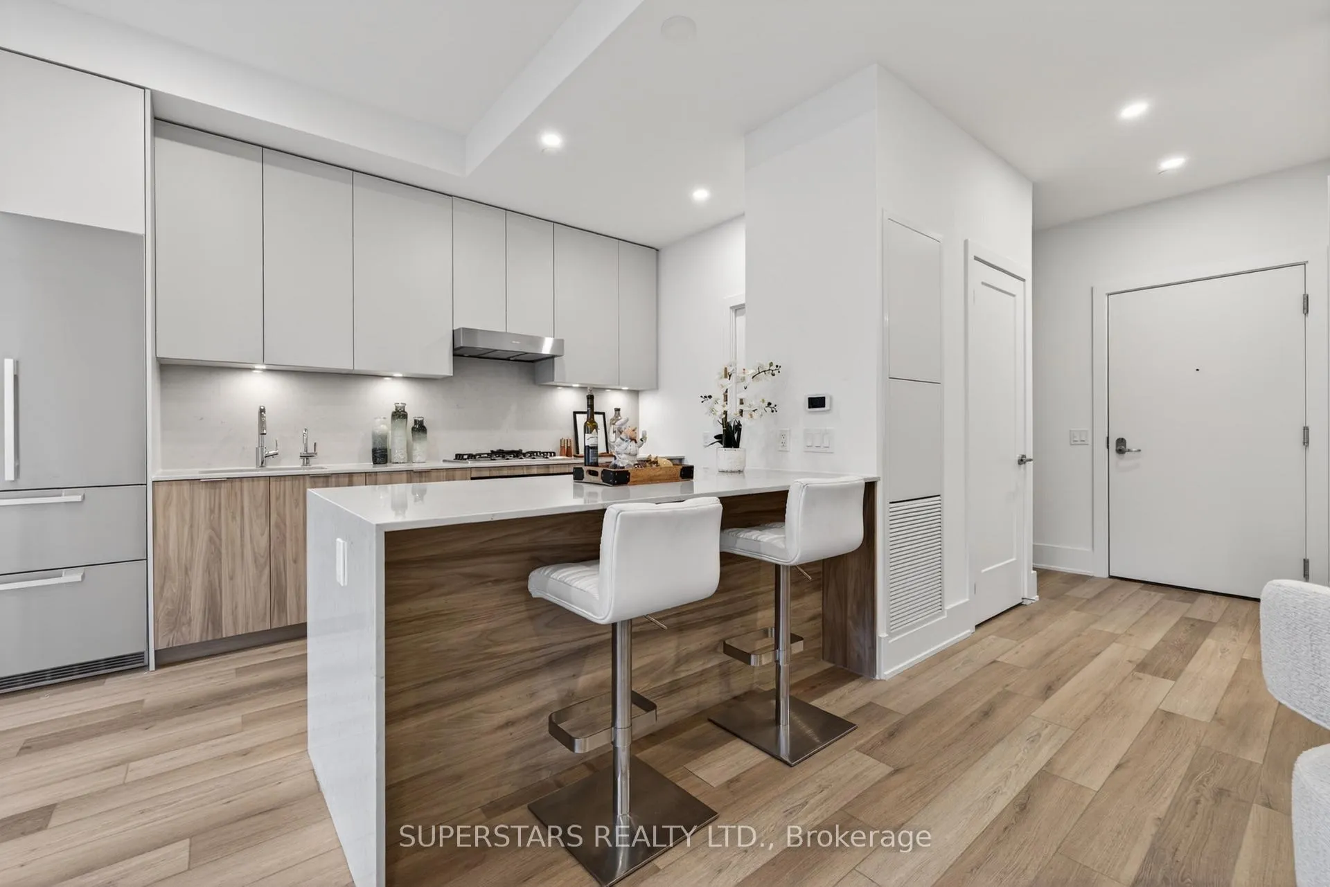 Photo 12 of Unit W118, 8 Cedarland Drive, Markham, Unionville — HOMEH