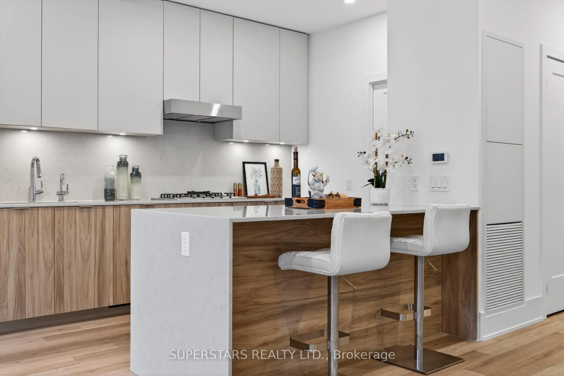 Photo 14 of Unit W118, 8 Cedarland Drive, Markham, Unionville — HOMEH