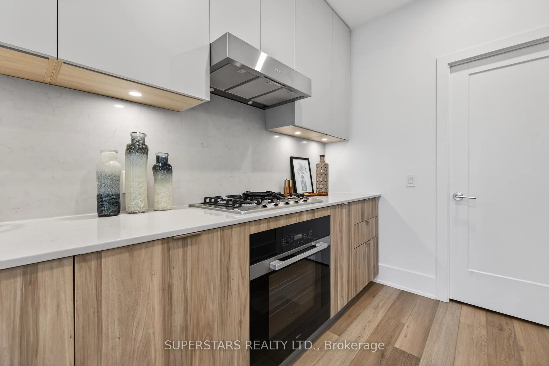 Photo 15 of Unit W118, 8 Cedarland Drive, Markham, Unionville — HOMEH