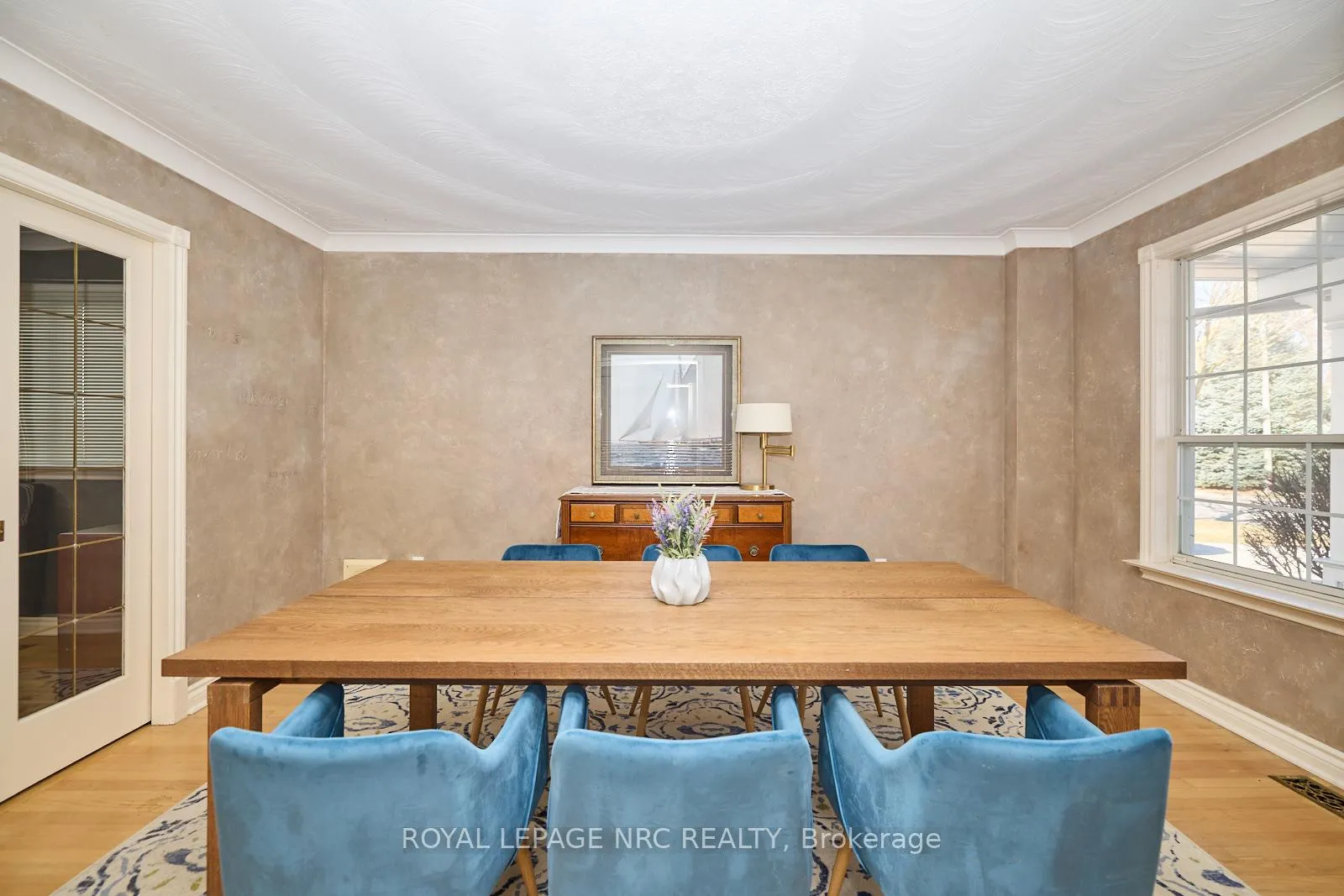 Photo 2 of 12 Brigantine Court, St. Catharines, Port Weller — HOMEH