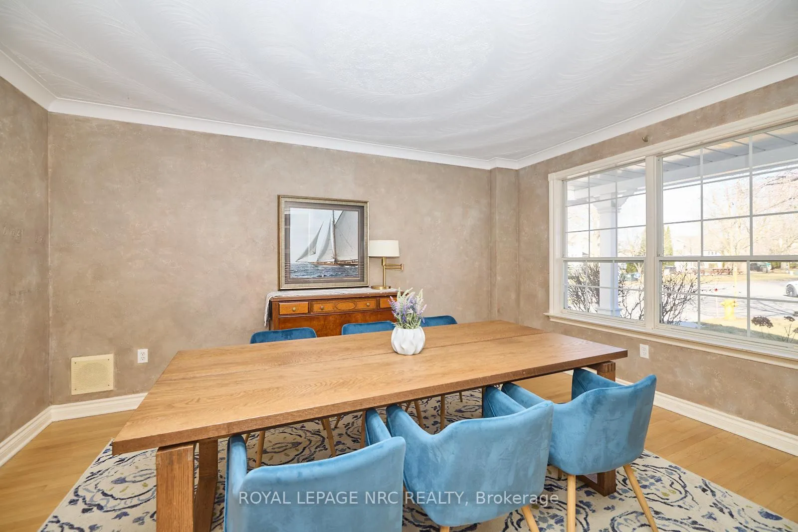 Photo 3 of 12 Brigantine Court, St. Catharines, Port Weller — HOMEH