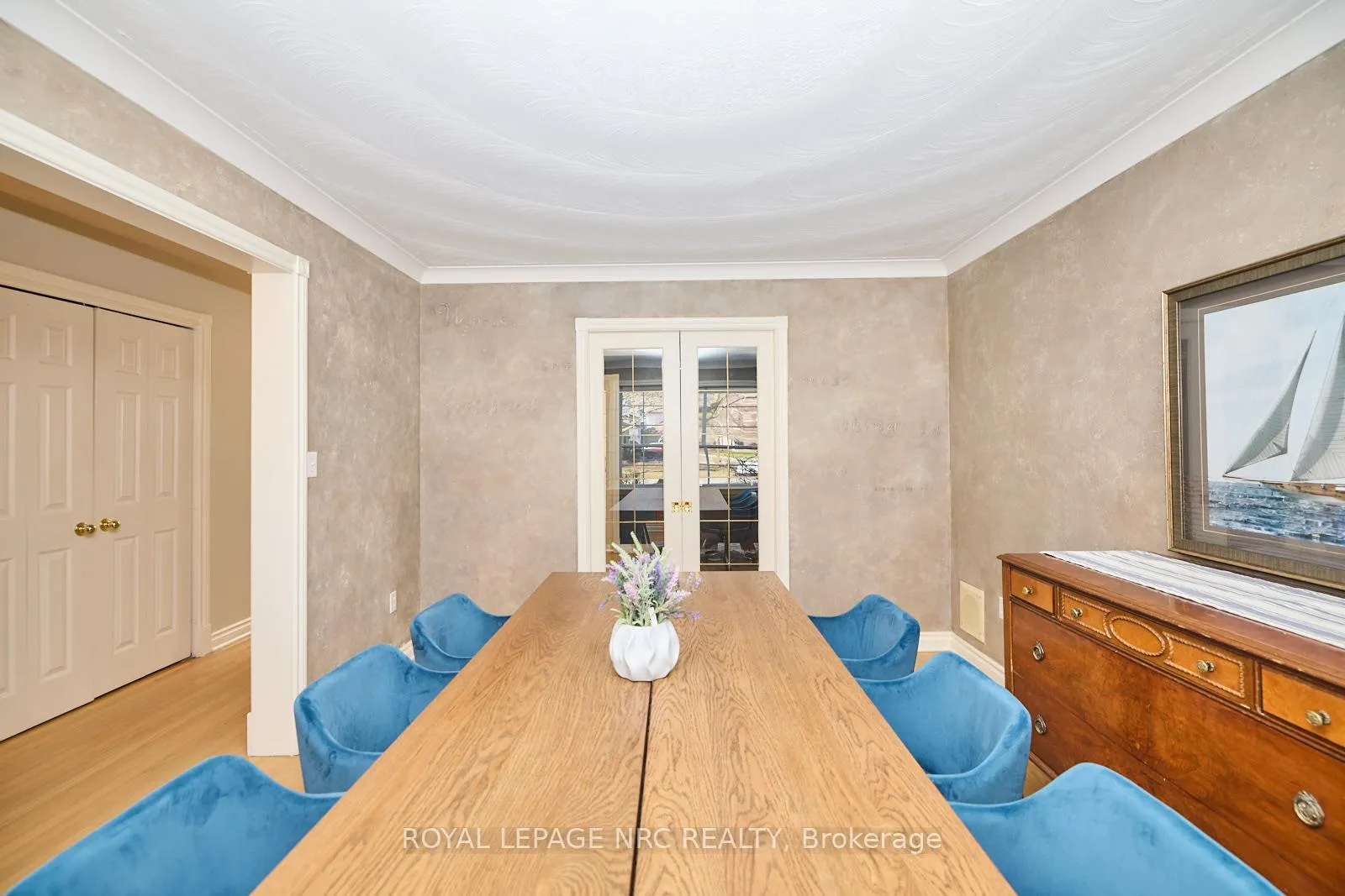 Photo 4 of 12 Brigantine Court, St. Catharines, Port Weller — HOMEH