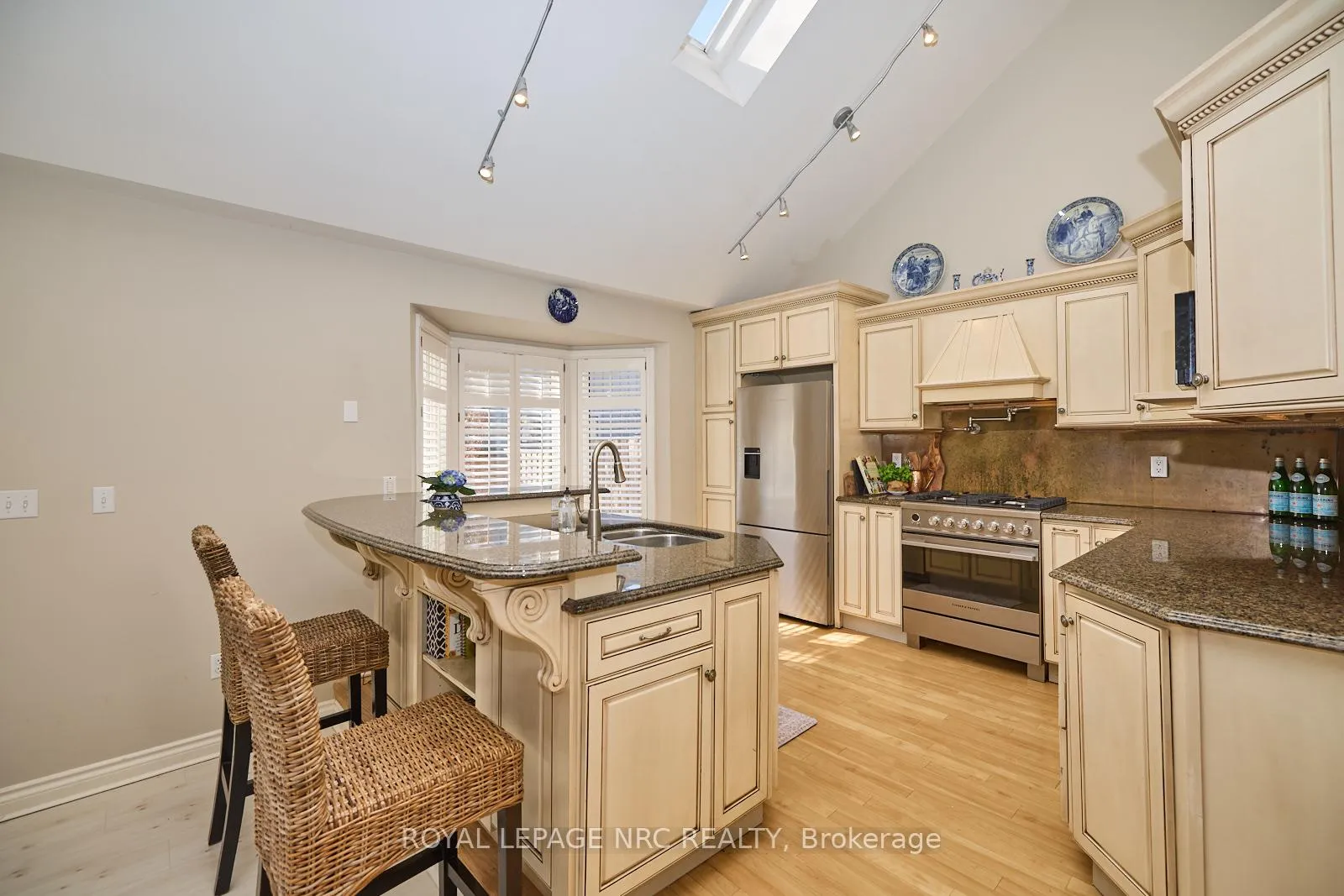 Photo 7 of 12 Brigantine Court, St. Catharines, Port Weller — HOMEH