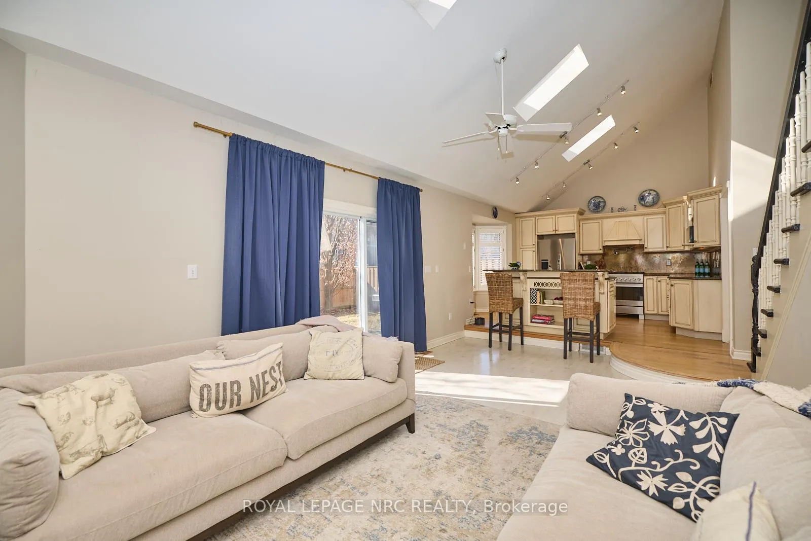 Photo 11 of 12 Brigantine Court, St. Catharines, Port Weller — HOMEH