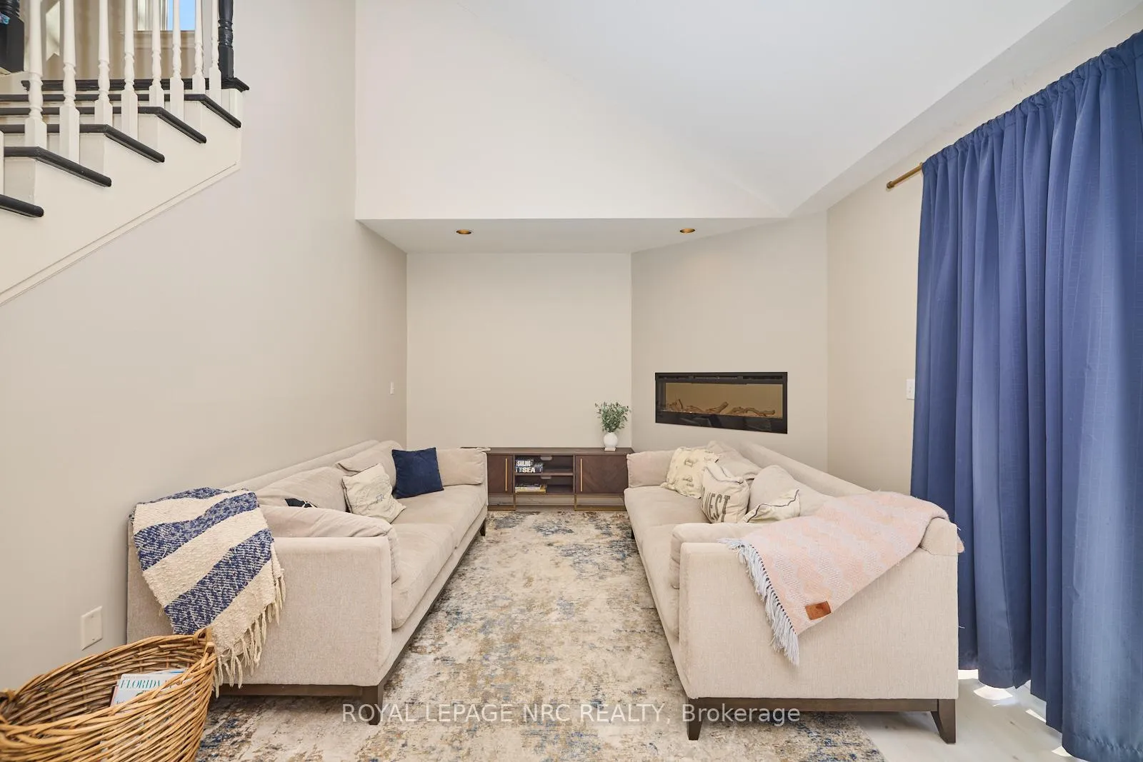 Photo 13 of 12 Brigantine Court, St. Catharines, Port Weller — HOMEH