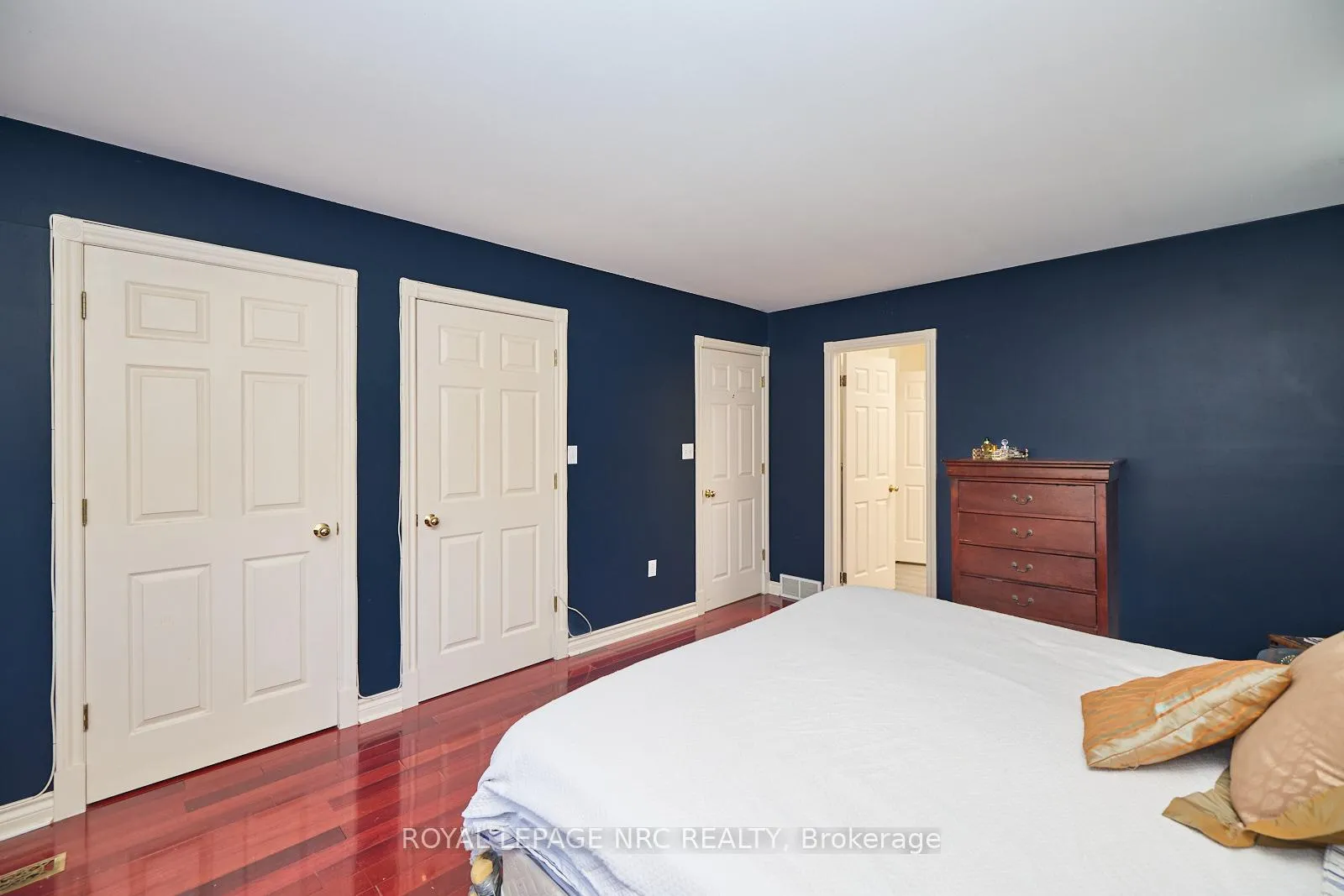 Photo 18 of 12 Brigantine Court, St. Catharines, Port Weller — HOMEH