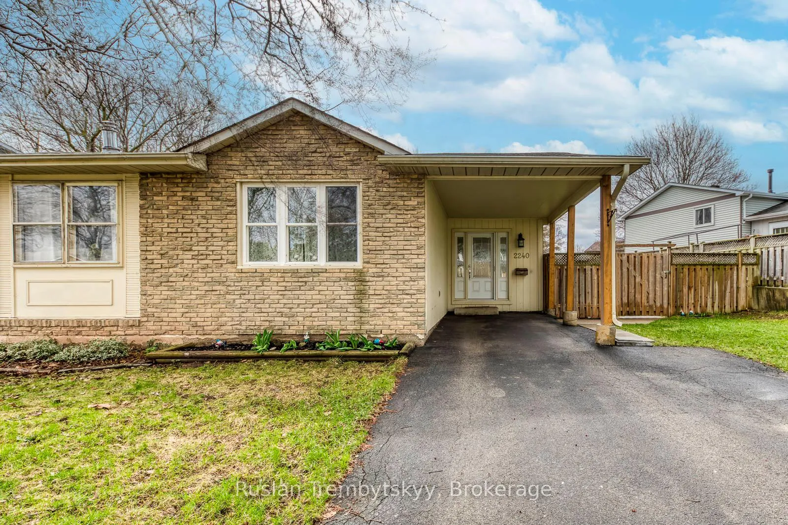 Photo 1 of 2240 Manchester Drive, Burlington, Brant Hills — HOMEH