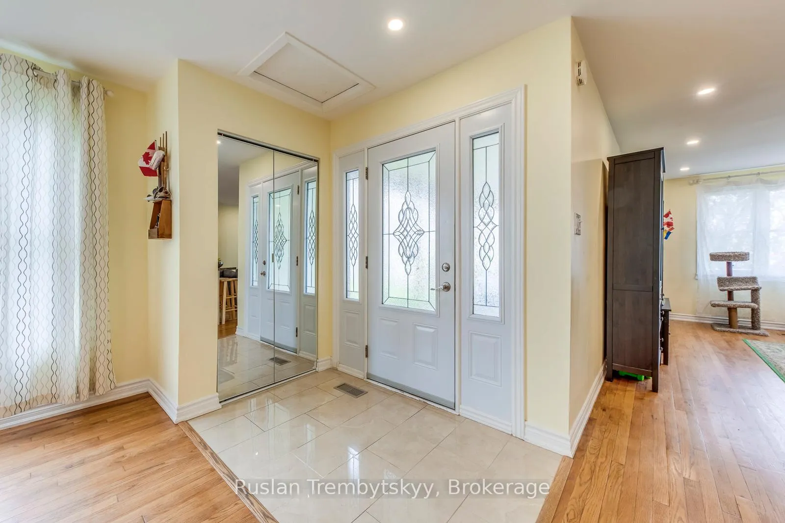 Photo 5 of 2240 Manchester Drive, Burlington, Brant Hills — HOMEH