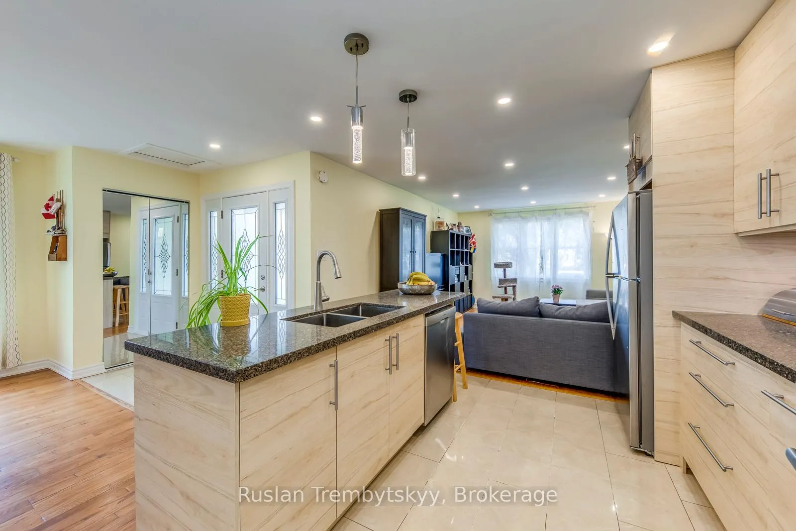 Photo 13 of 2240 Manchester Drive, Burlington, Brant Hills — HOMEH