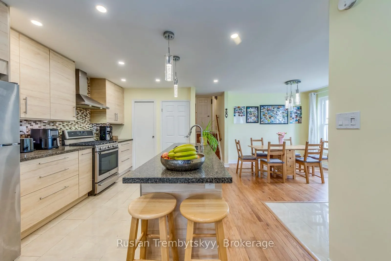 Photo 16 of 2240 Manchester Drive, Burlington, Brant Hills — HOMEH