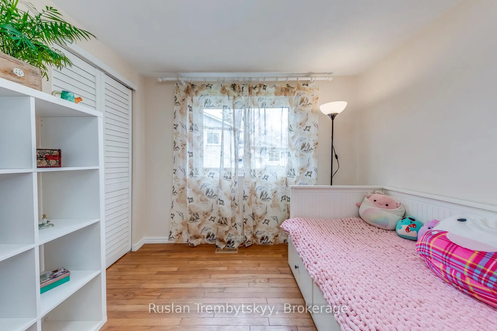 Photo 25 of 2240 Manchester Drive, Burlington, Brant Hills — HOMEH