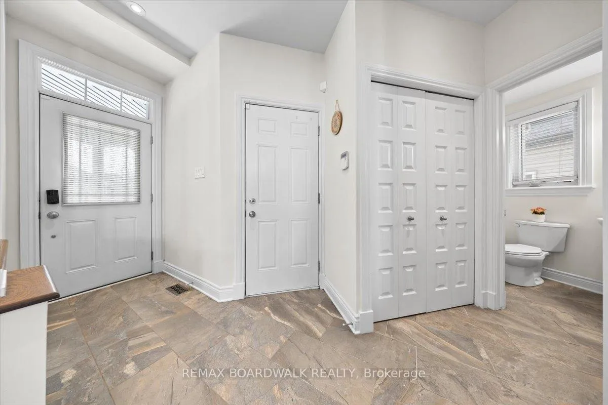 Photo 3 of 330 Bobolink Ridge, Ottawa, Kanata - Emerald Meadows/Trailwest — HOMEH