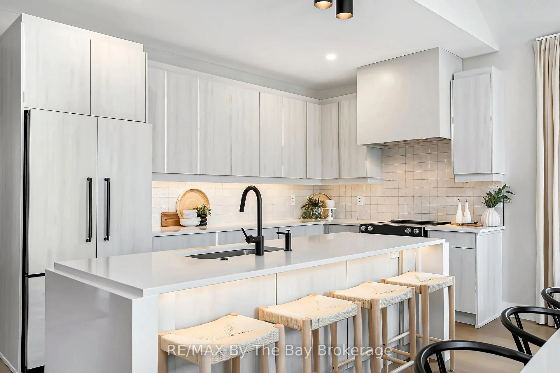 Photo 5 of 113 Black Willow Crescent, Blue Mountains — HOMEH