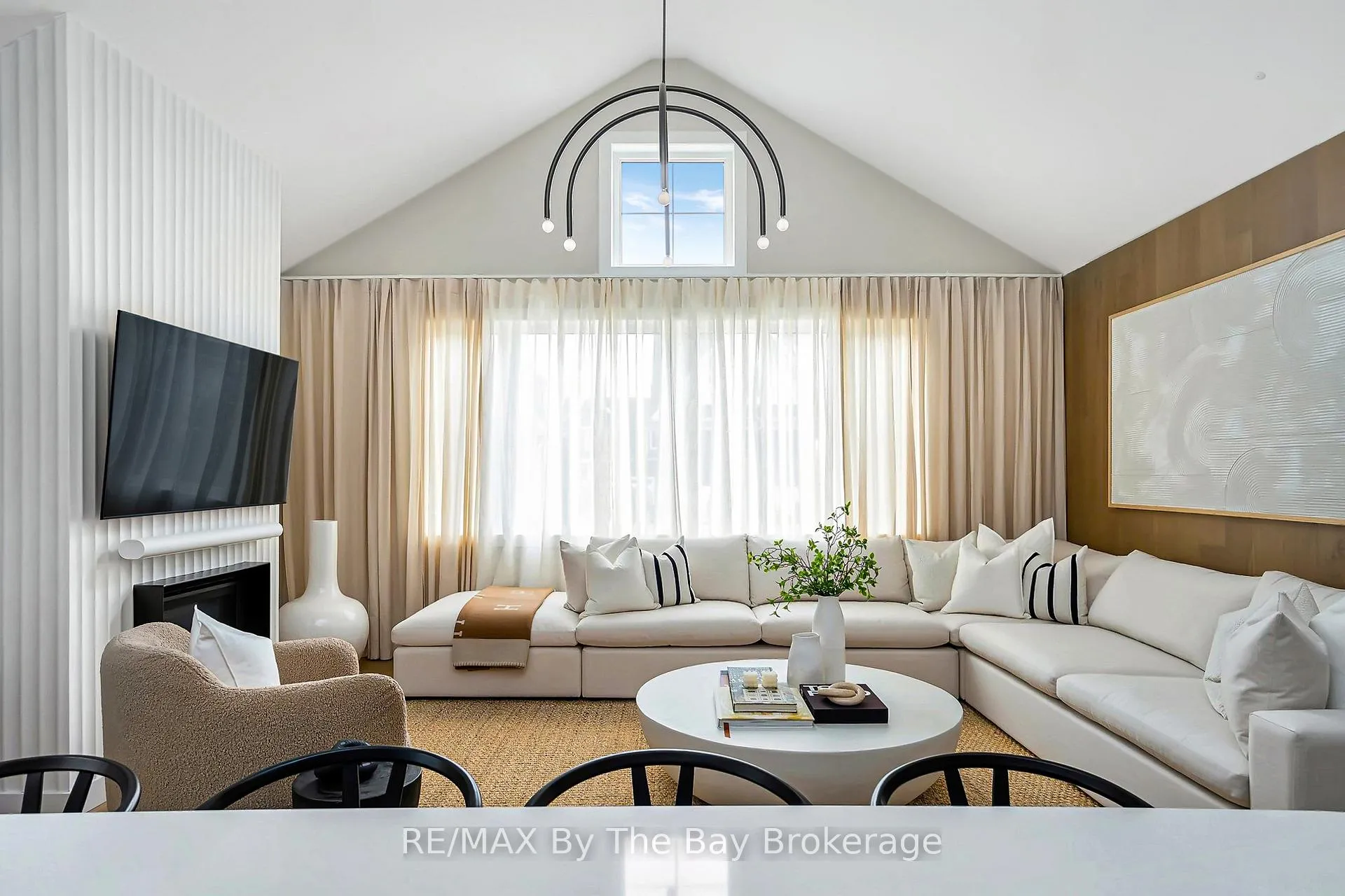 Photo 13 of 113 Black Willow Crescent, Blue Mountains — HOMEH