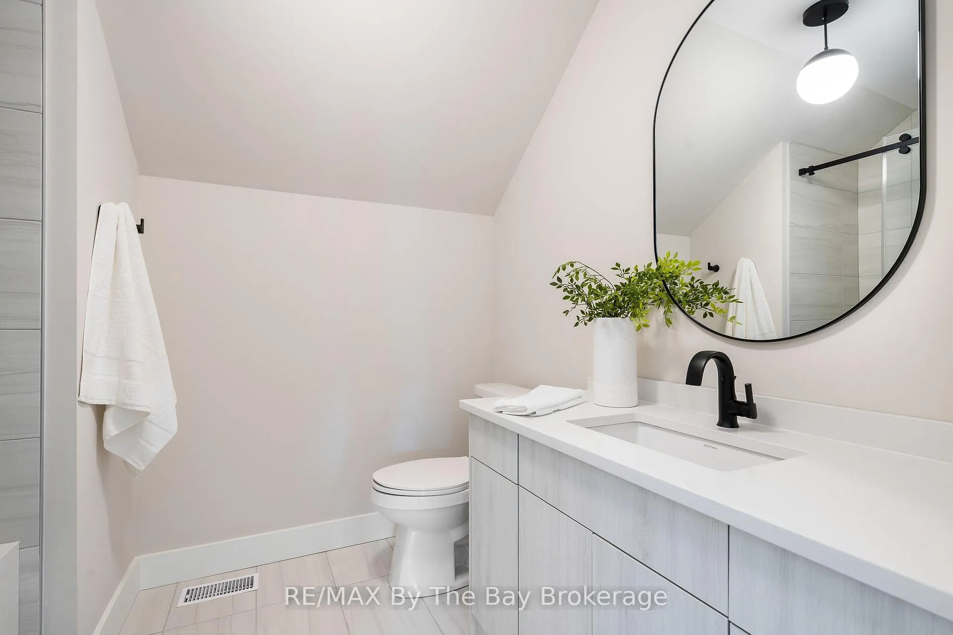 Photo 26 of 113 Black Willow Crescent, Blue Mountains — HOMEH