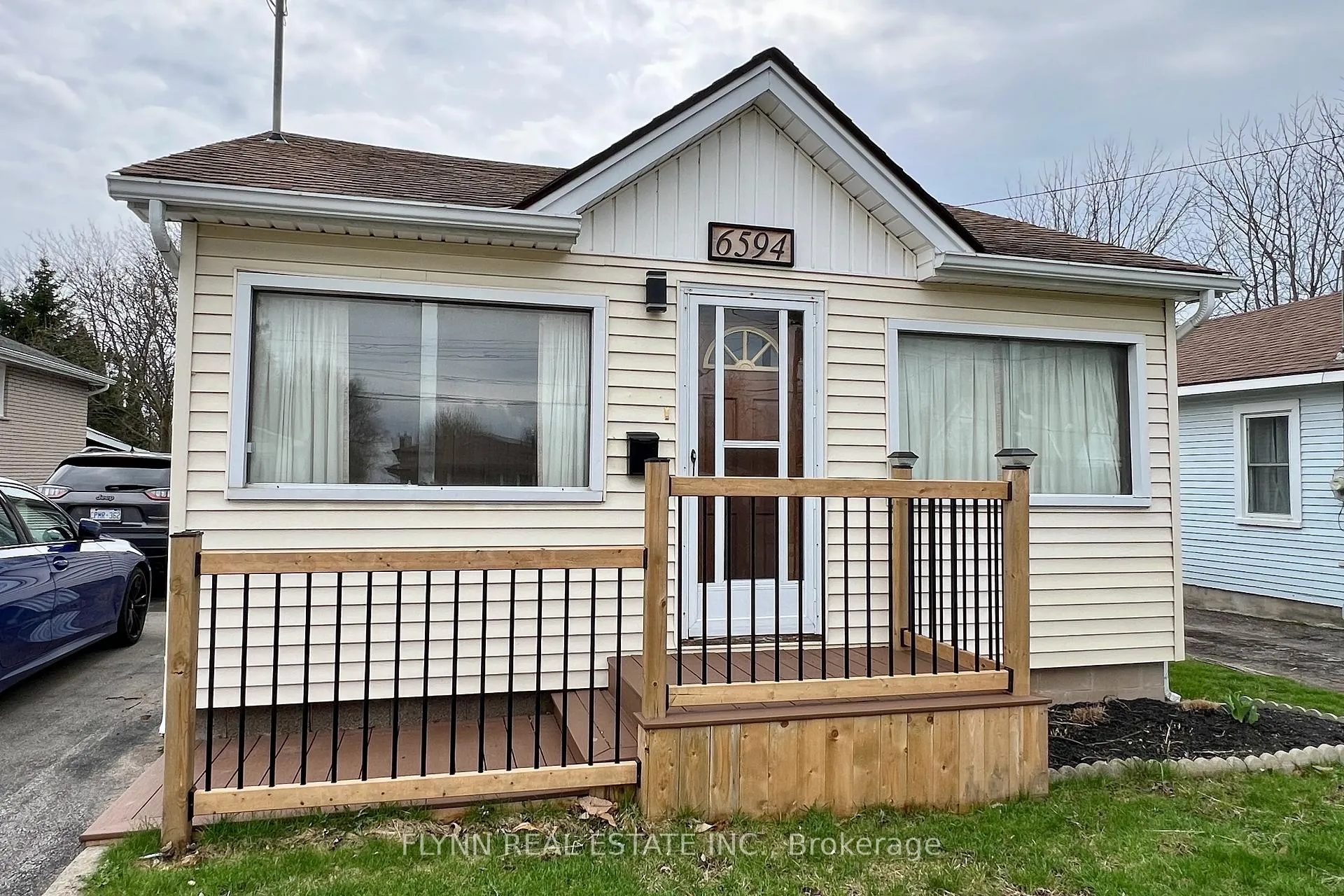 Photo 2 of 6594 Barker Street, Niagara Falls, Dorchester — HOMEH