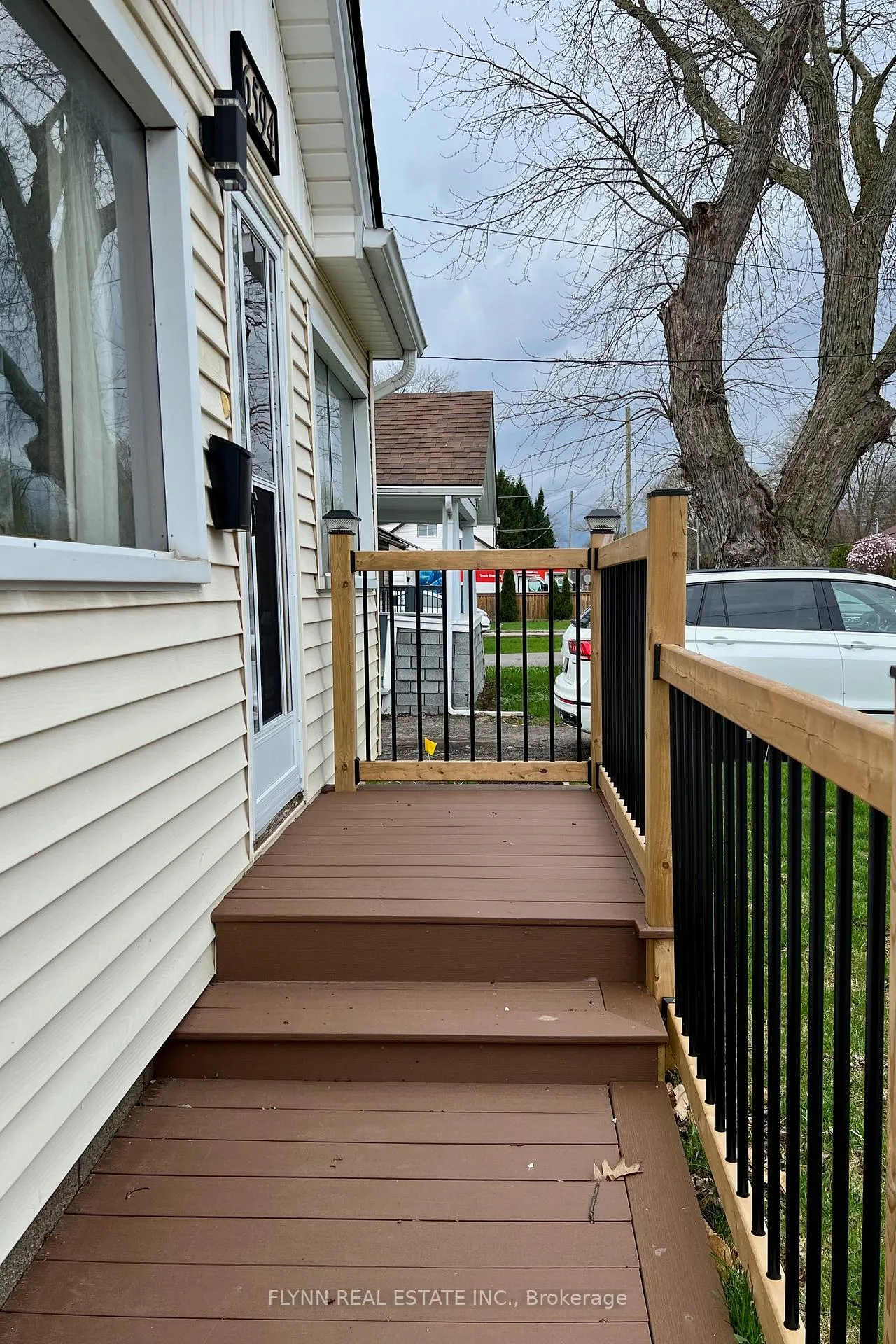 Photo 3 of 6594 Barker Street, Niagara Falls, Dorchester — HOMEH