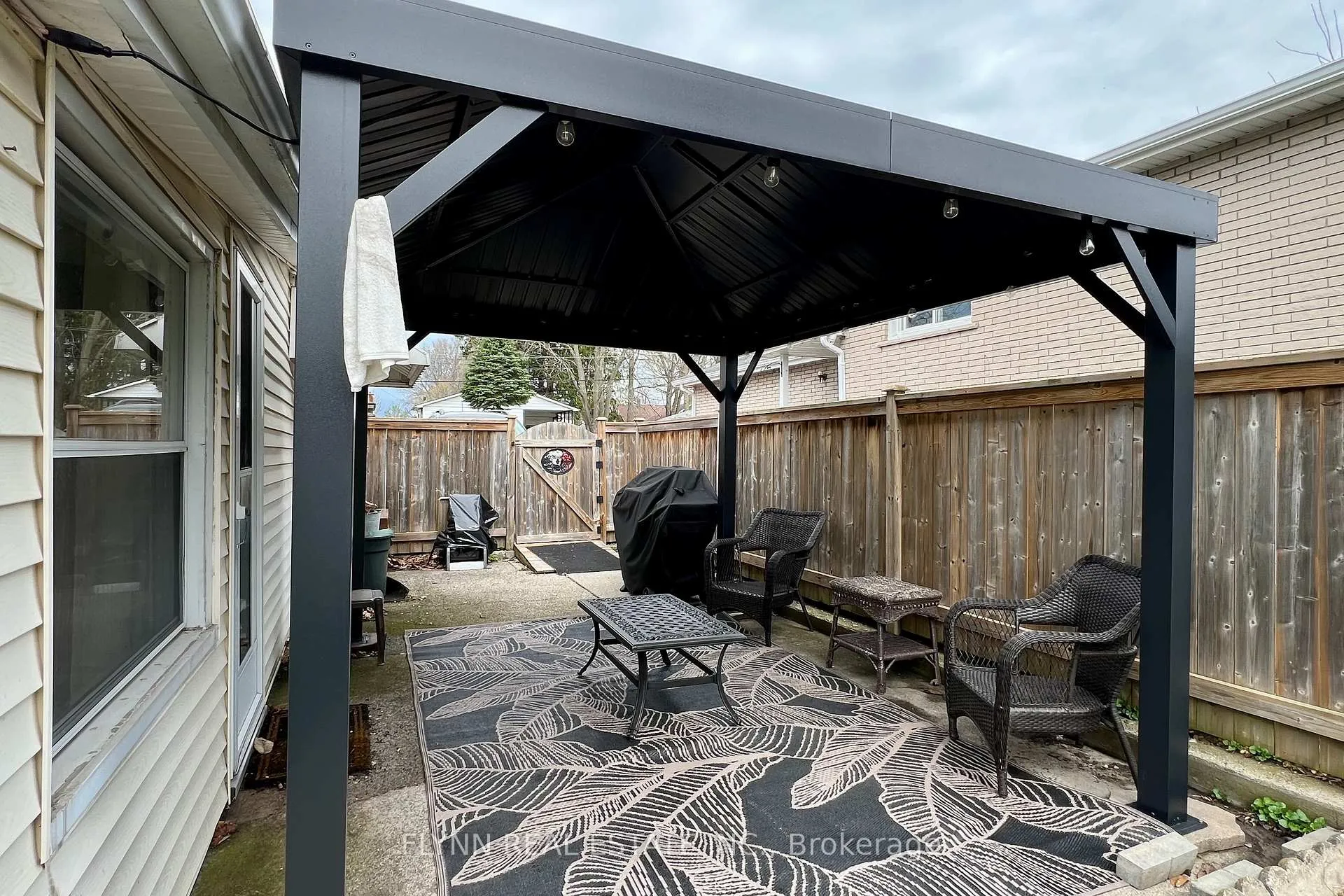 Photo 19 of 6594 Barker Street, Niagara Falls, Dorchester — HOMEH