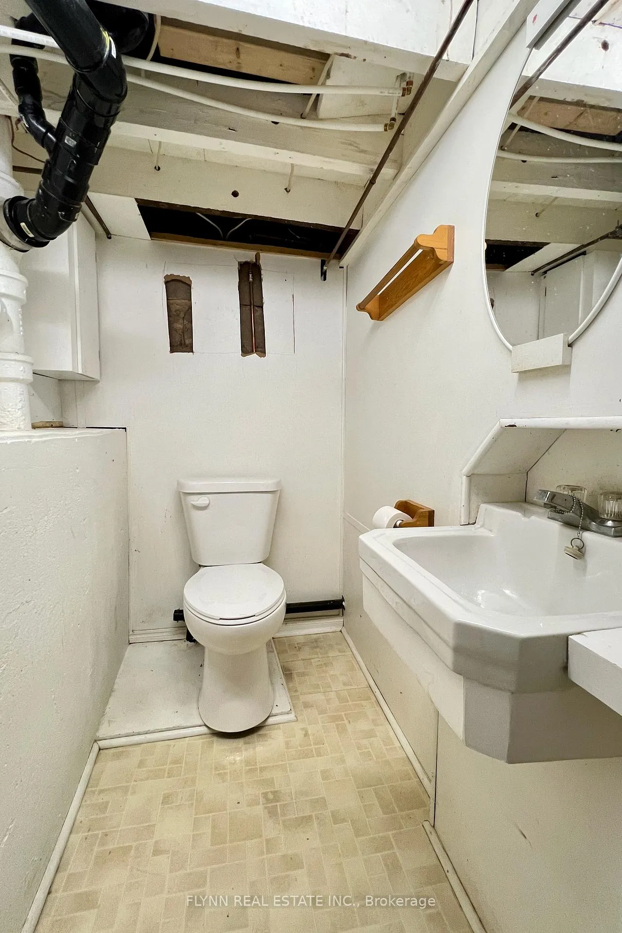 Photo 22 of 6594 Barker Street, Niagara Falls, Dorchester — HOMEH