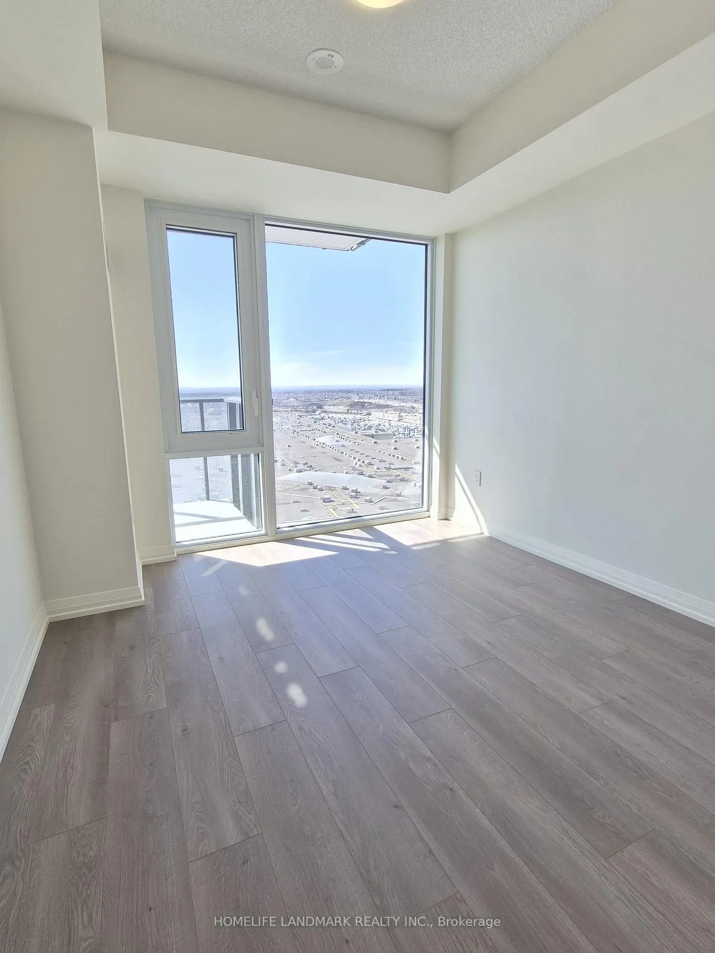 Photo 12 of Unit 1607, 27 Korda Gate, Vaughan, Vellore Village — HOMEH