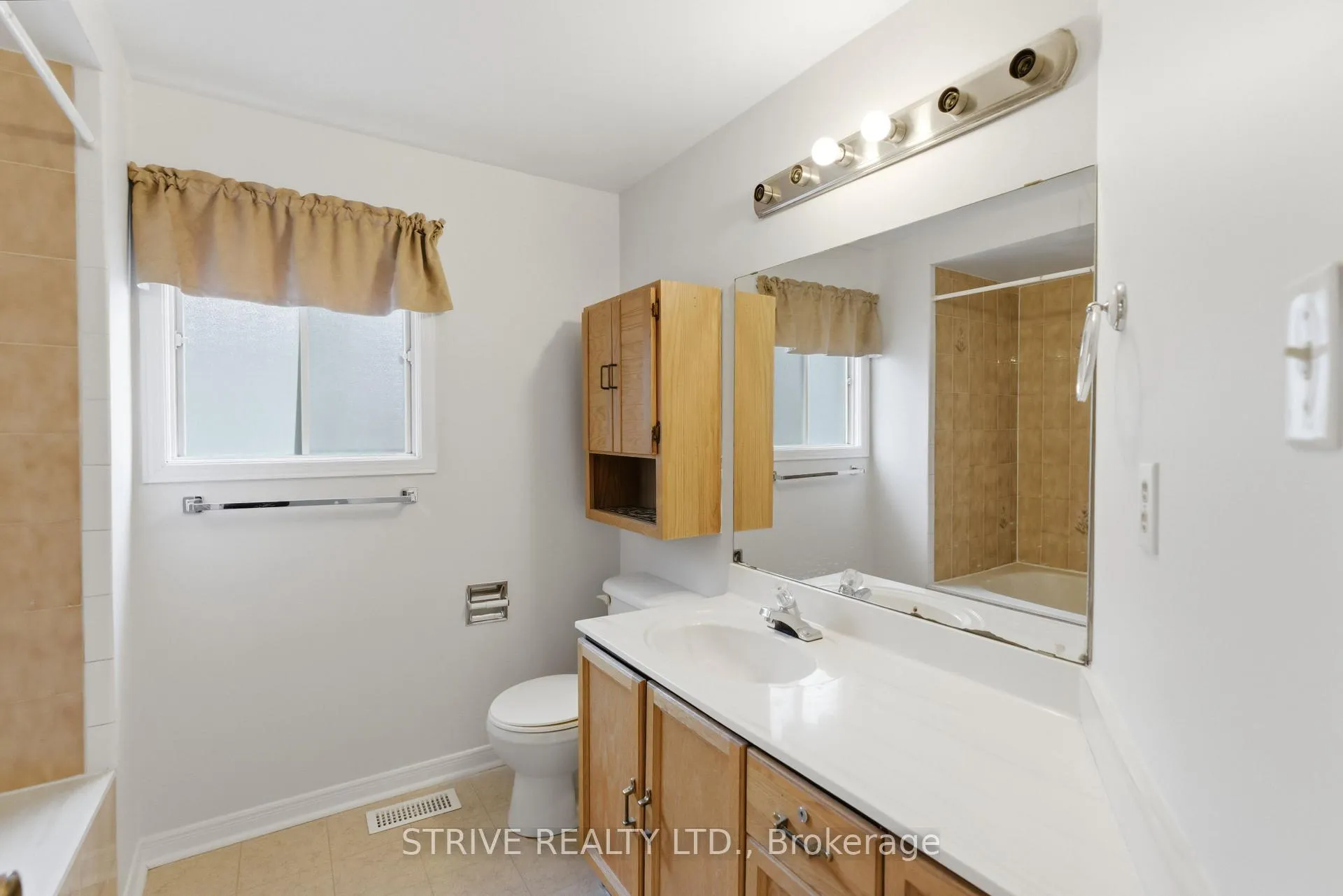 Photo 25 of 13 Brocklesby Crescent, Ajax, Central West — HOMEH