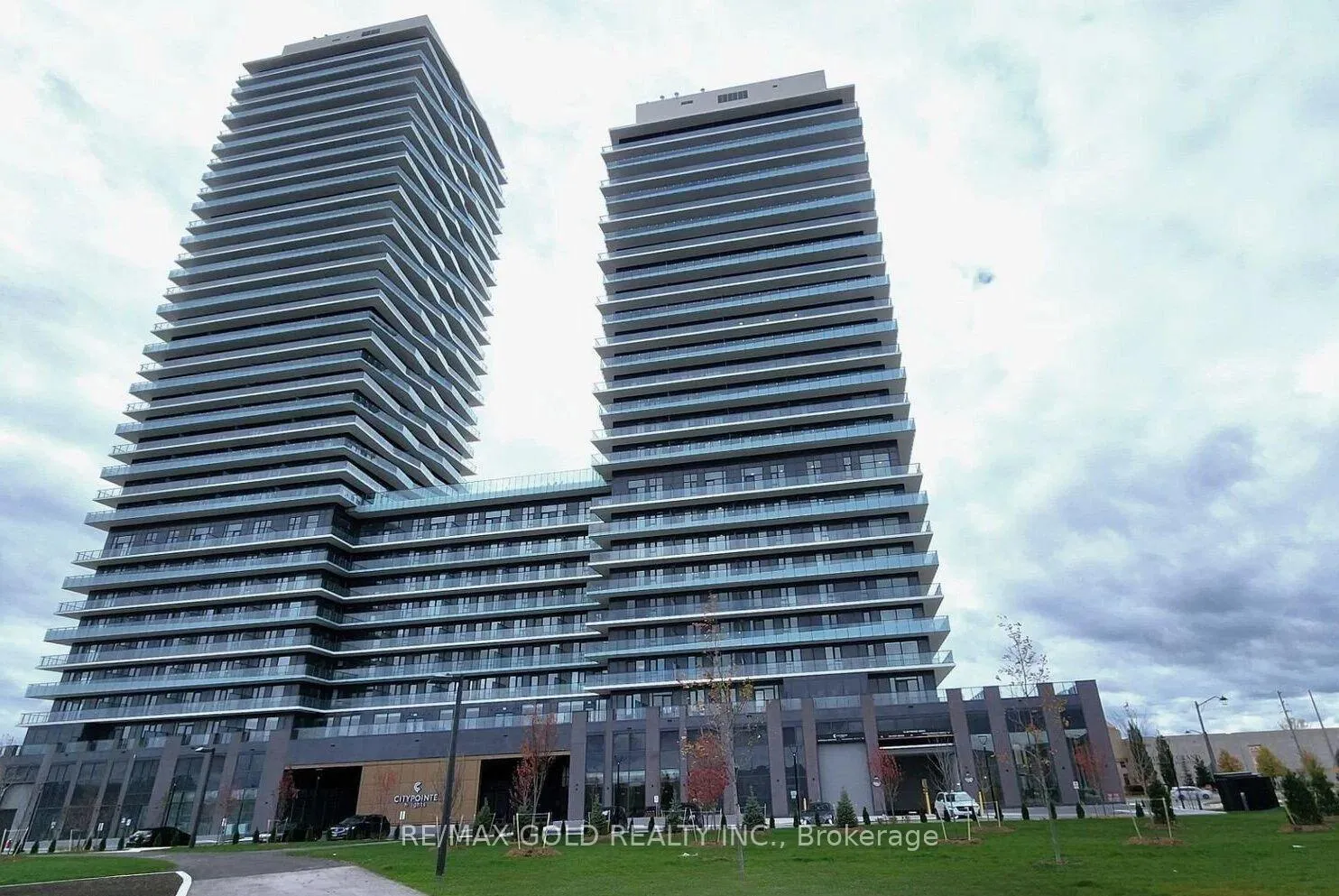 Photo 3 of 15 Skyridge Drive, Brampton, Bram East — HOMEH