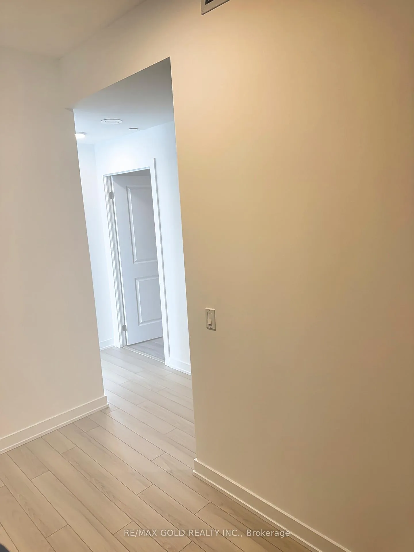 Photo 6 of 15 Skyridge Drive, Brampton, Bram East — HOMEH