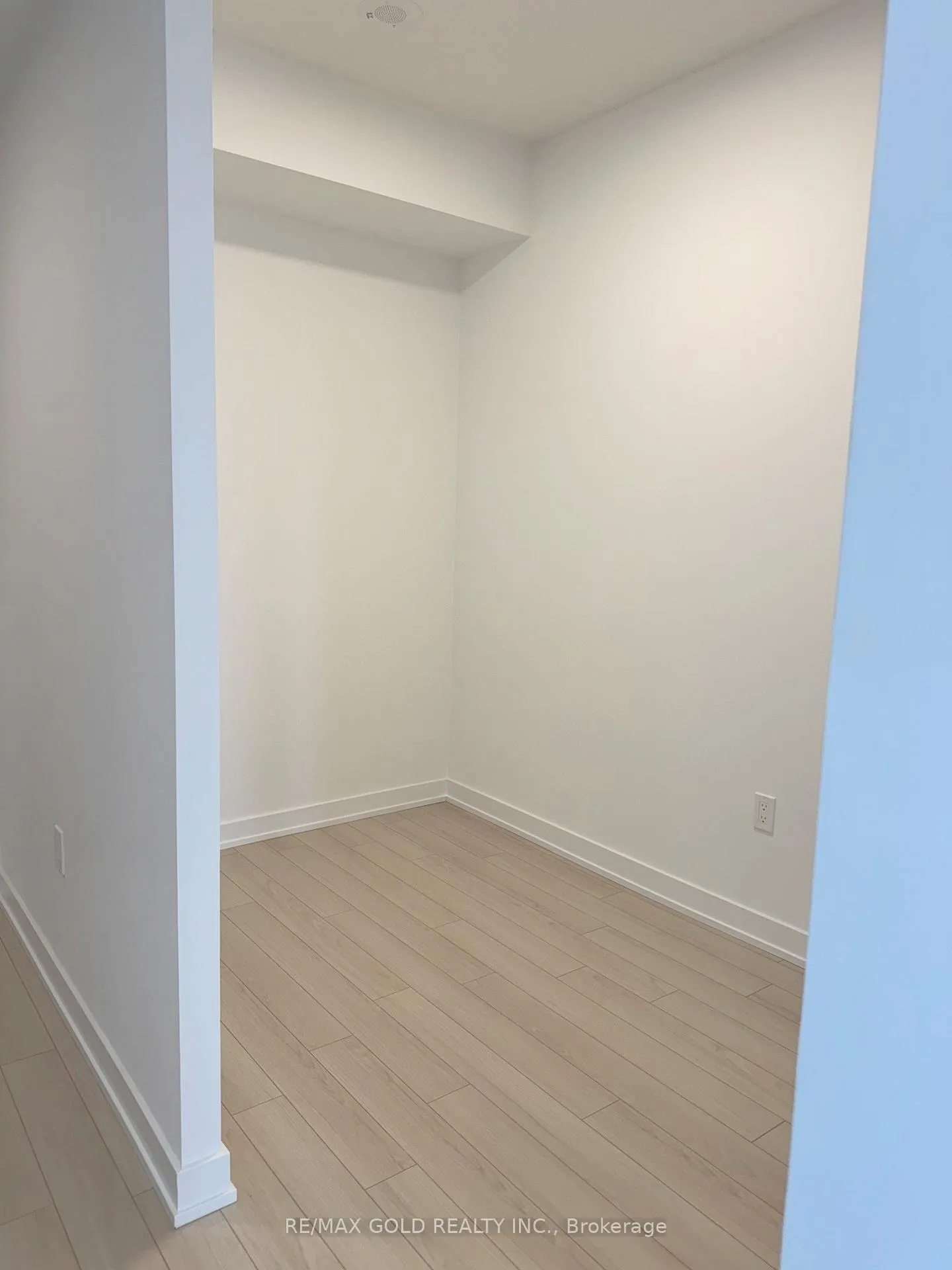 Photo 7 of 15 Skyridge Drive, Brampton, Bram East — HOMEH