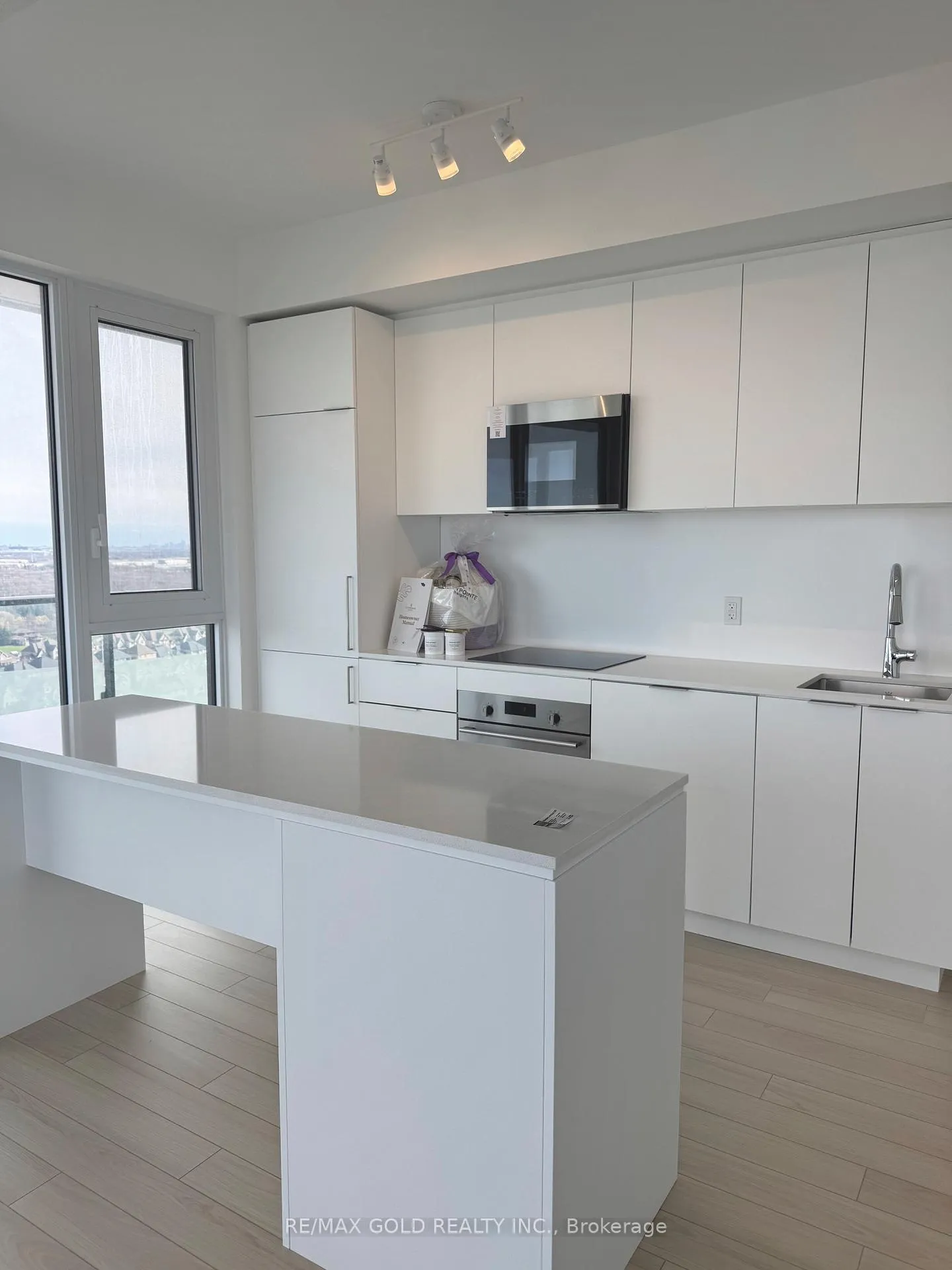 Photo 11 of 15 Skyridge Drive, Brampton, Bram East — HOMEH