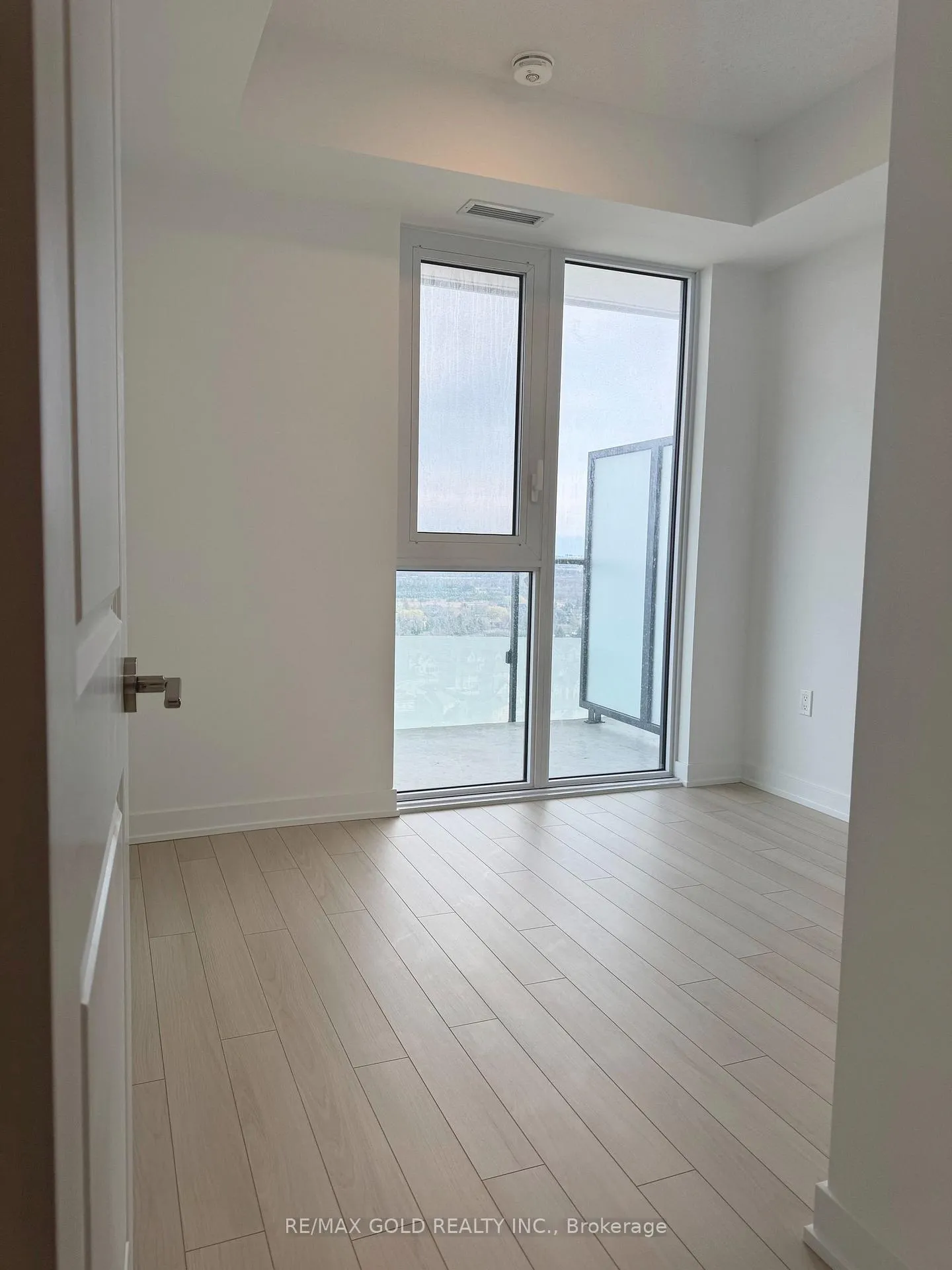 Photo 13 of 15 Skyridge Drive, Brampton, Bram East — HOMEH