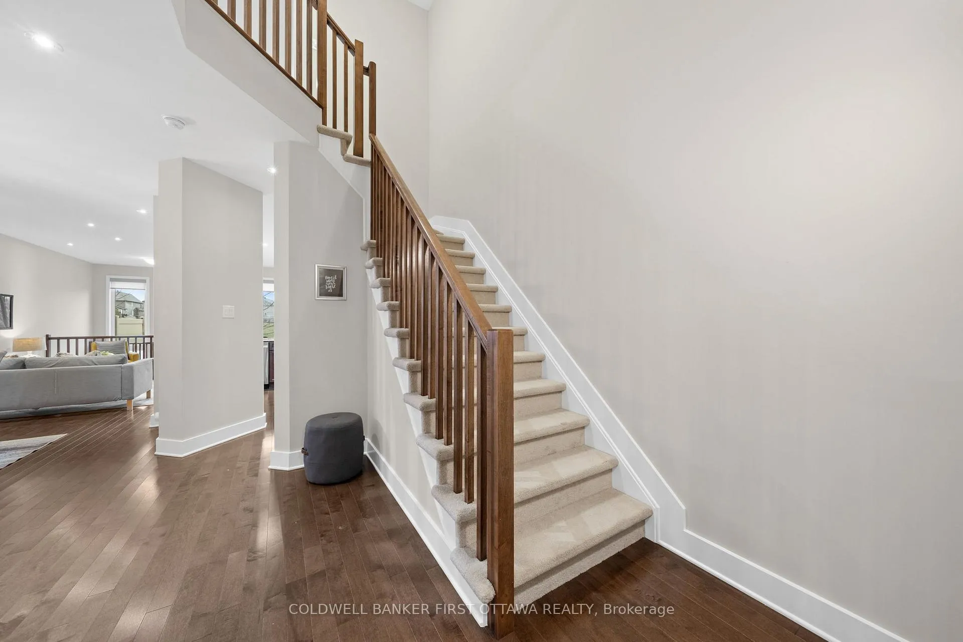 Photo 3 of 278 Fergus Crescent, Ottawa, Barrhaven - Cedargrove/Fraserdale — HOMEH