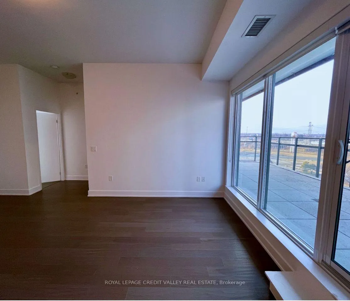Photo 5 of Unit 1113, 30 Shore Breeze Drive, Etobicoke, Mimico — HOMEH
