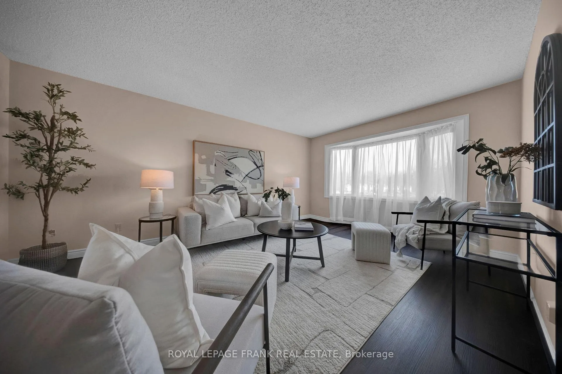 Photo 2 of 86 Devondale Street, Clarington, Courtice — HOMEH