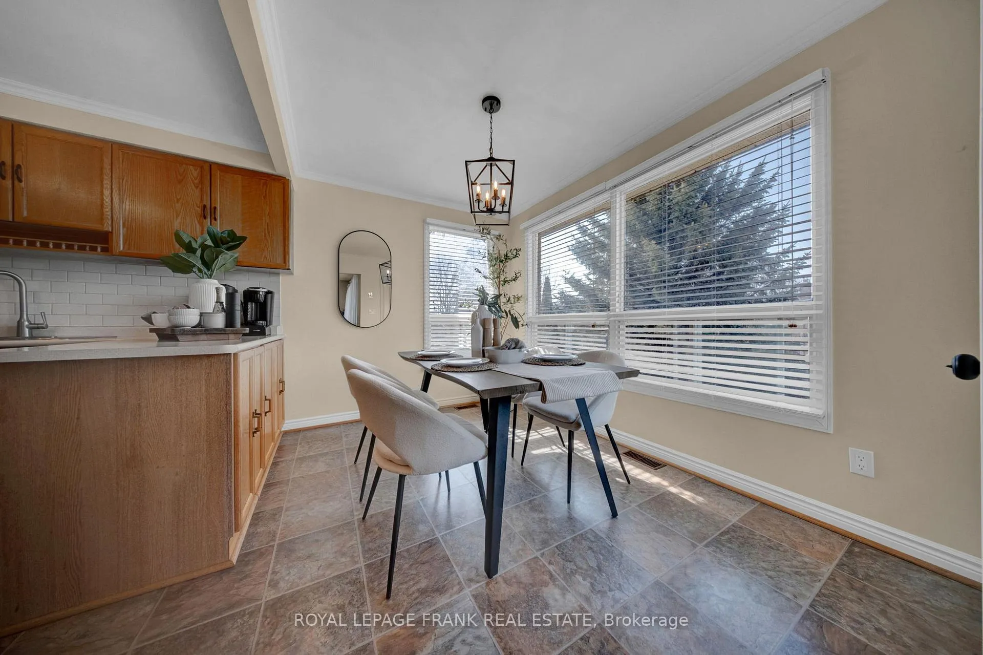 Photo 7 of 86 Devondale Street, Clarington, Courtice — HOMEH