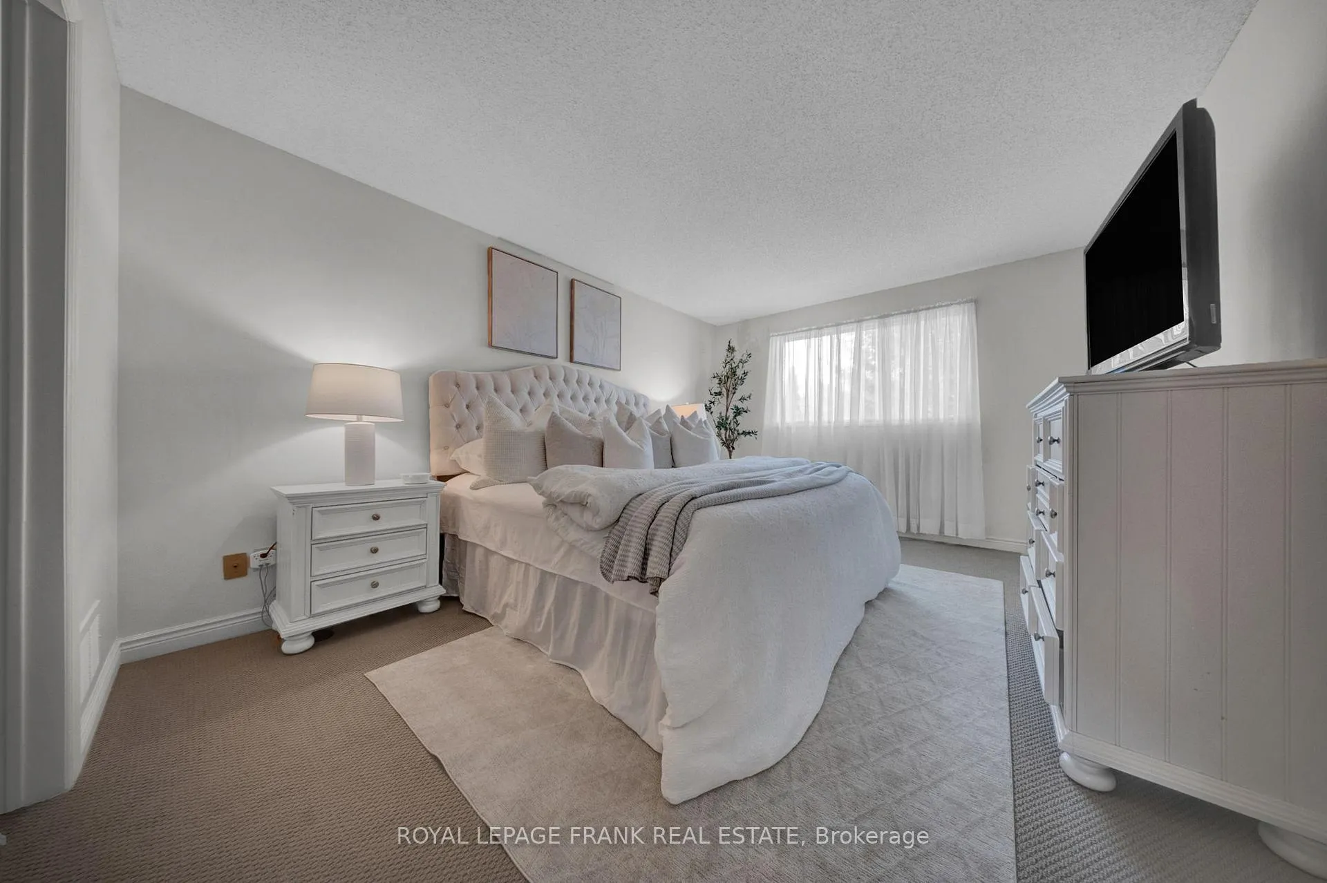Photo 12 of 86 Devondale Street, Clarington, Courtice — HOMEH