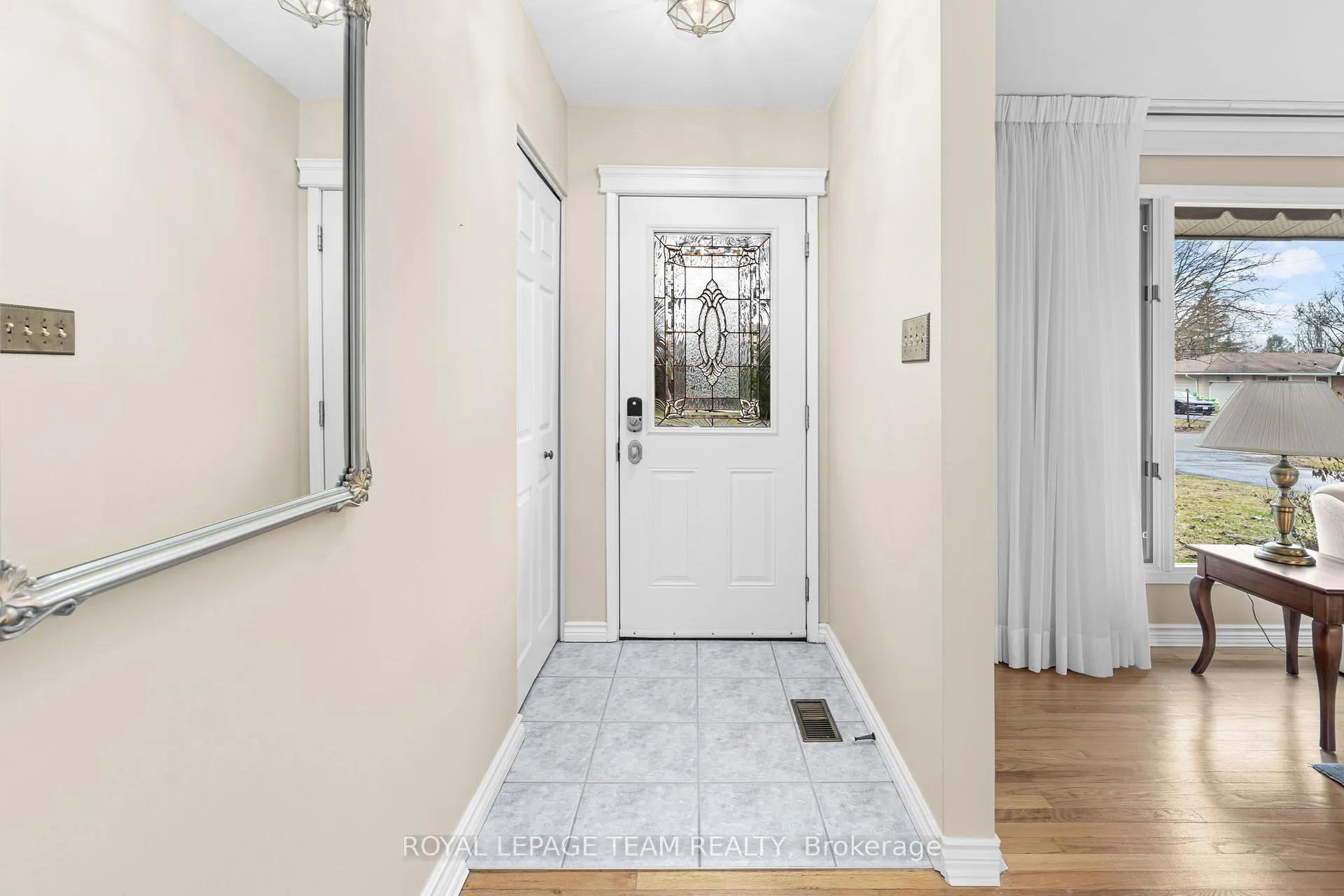 Photo 6 of 30 Elmsley Crescent, Ottawa, Arbeatha Park — HOMEH