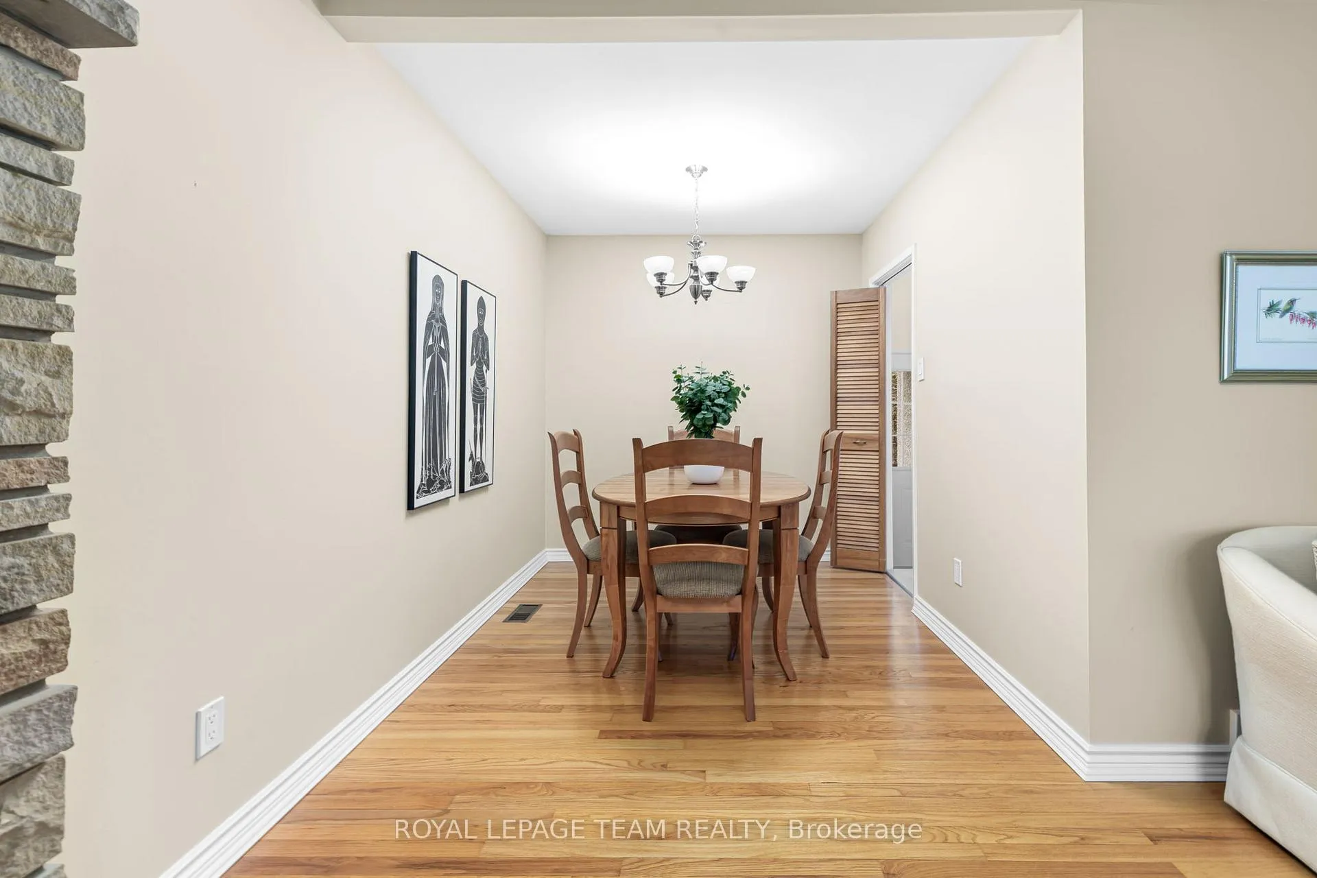Photo 10 of 30 Elmsley Crescent, Ottawa, Arbeatha Park — HOMEH